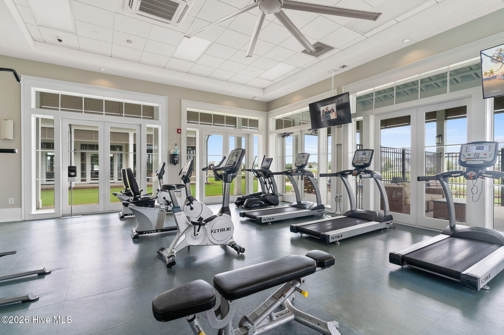 100569048 | Photo 53