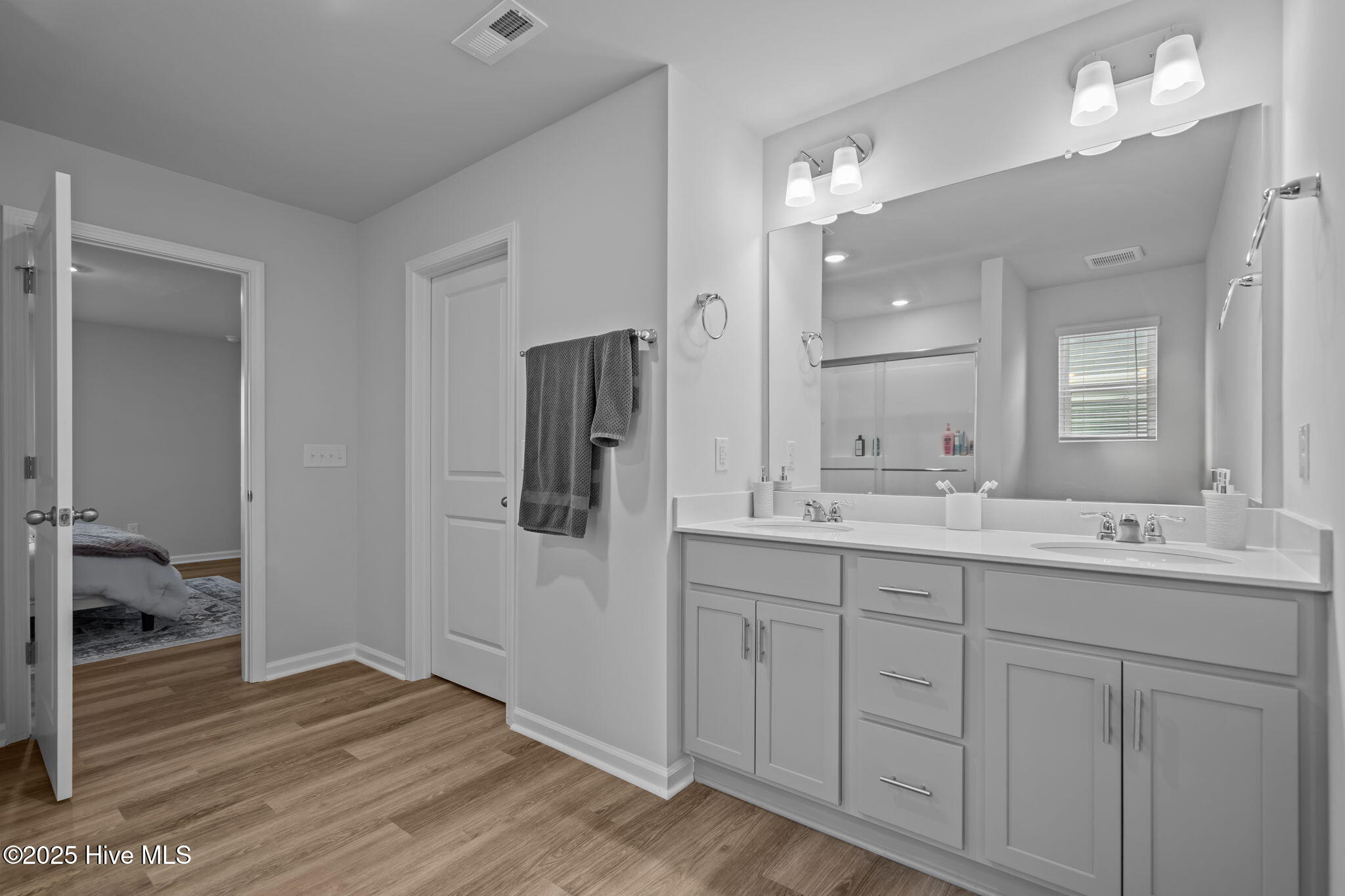 100532150 | Photo 39