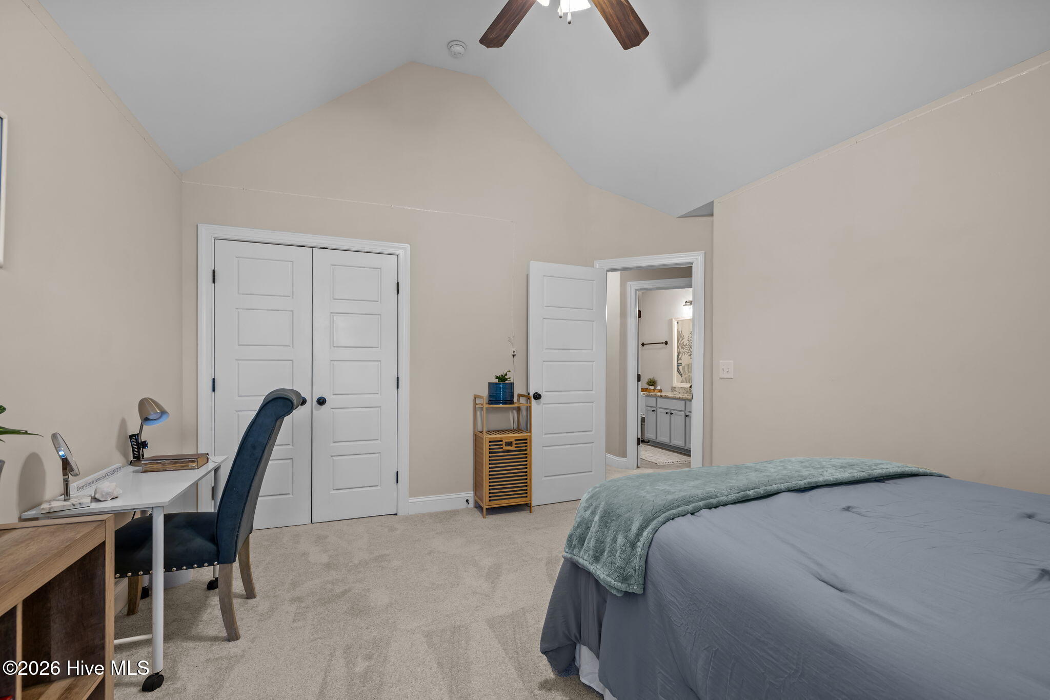 100549761 | Photo 38