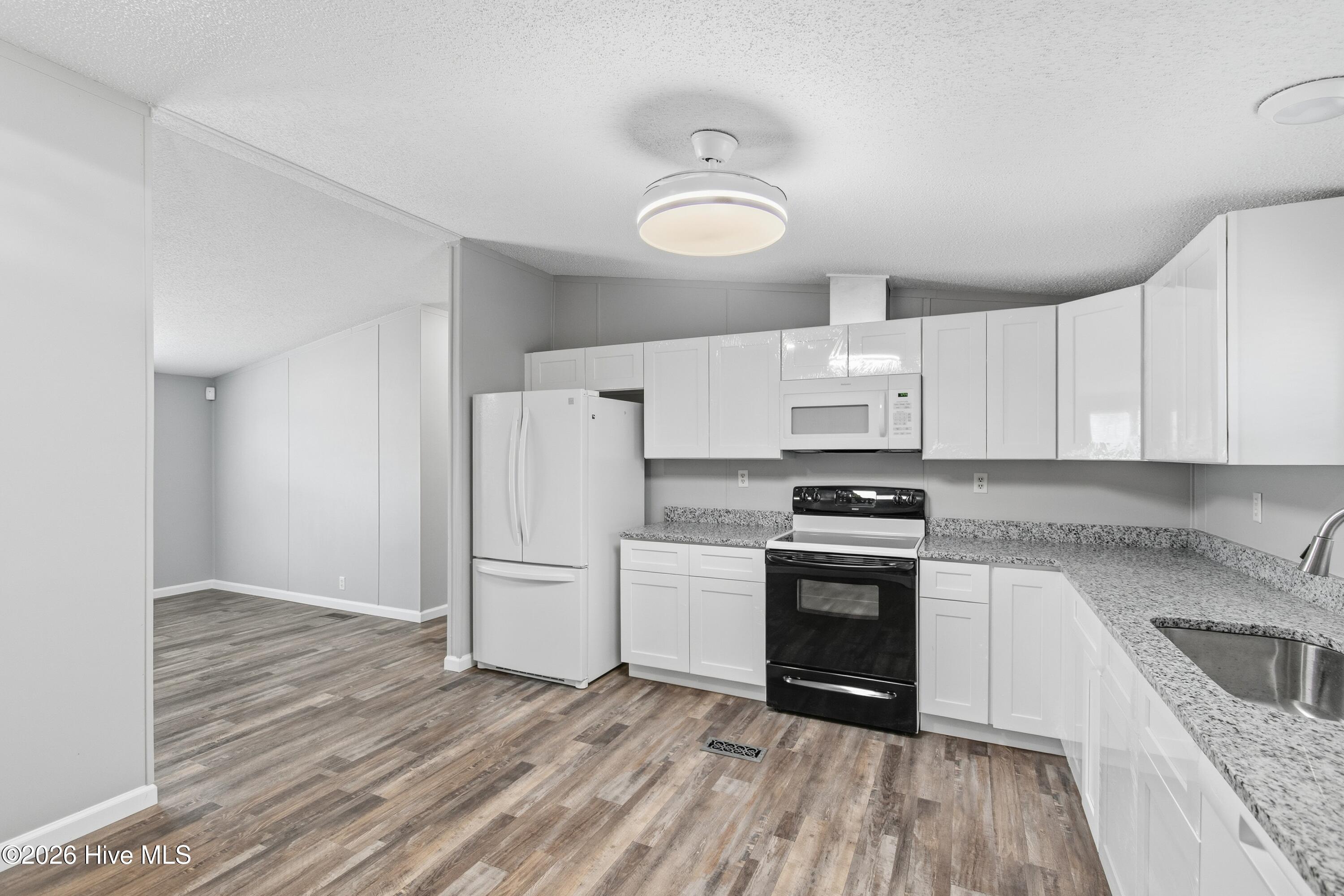 100549148 | Photo 12