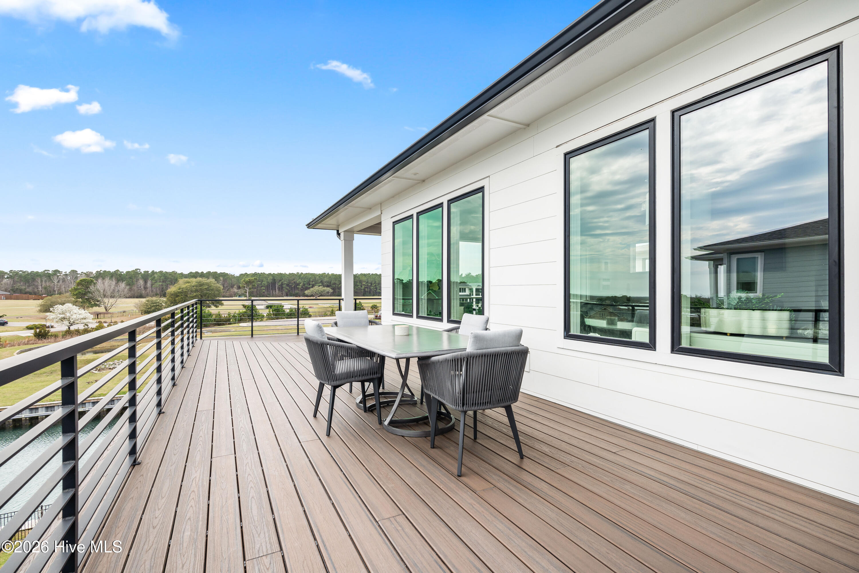 100567165 | Photo 27