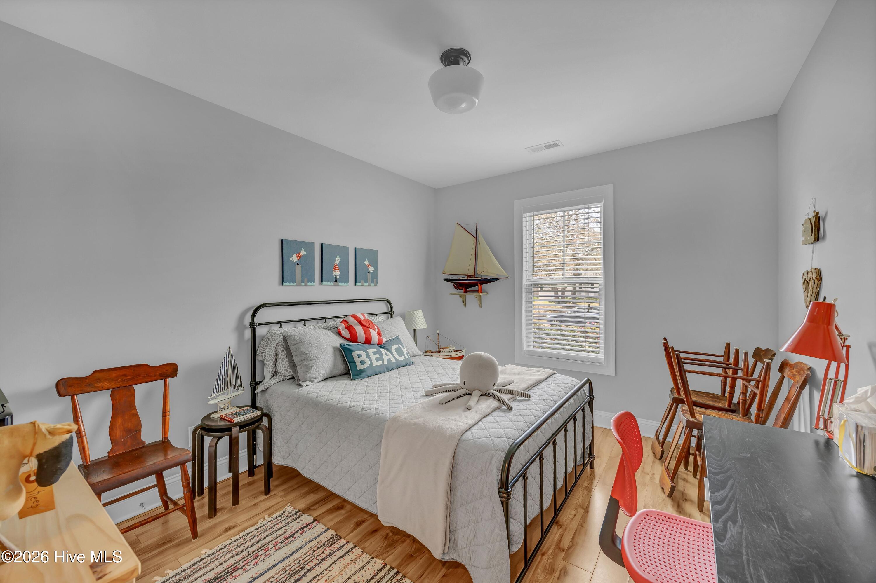 100565000 | Photo 21