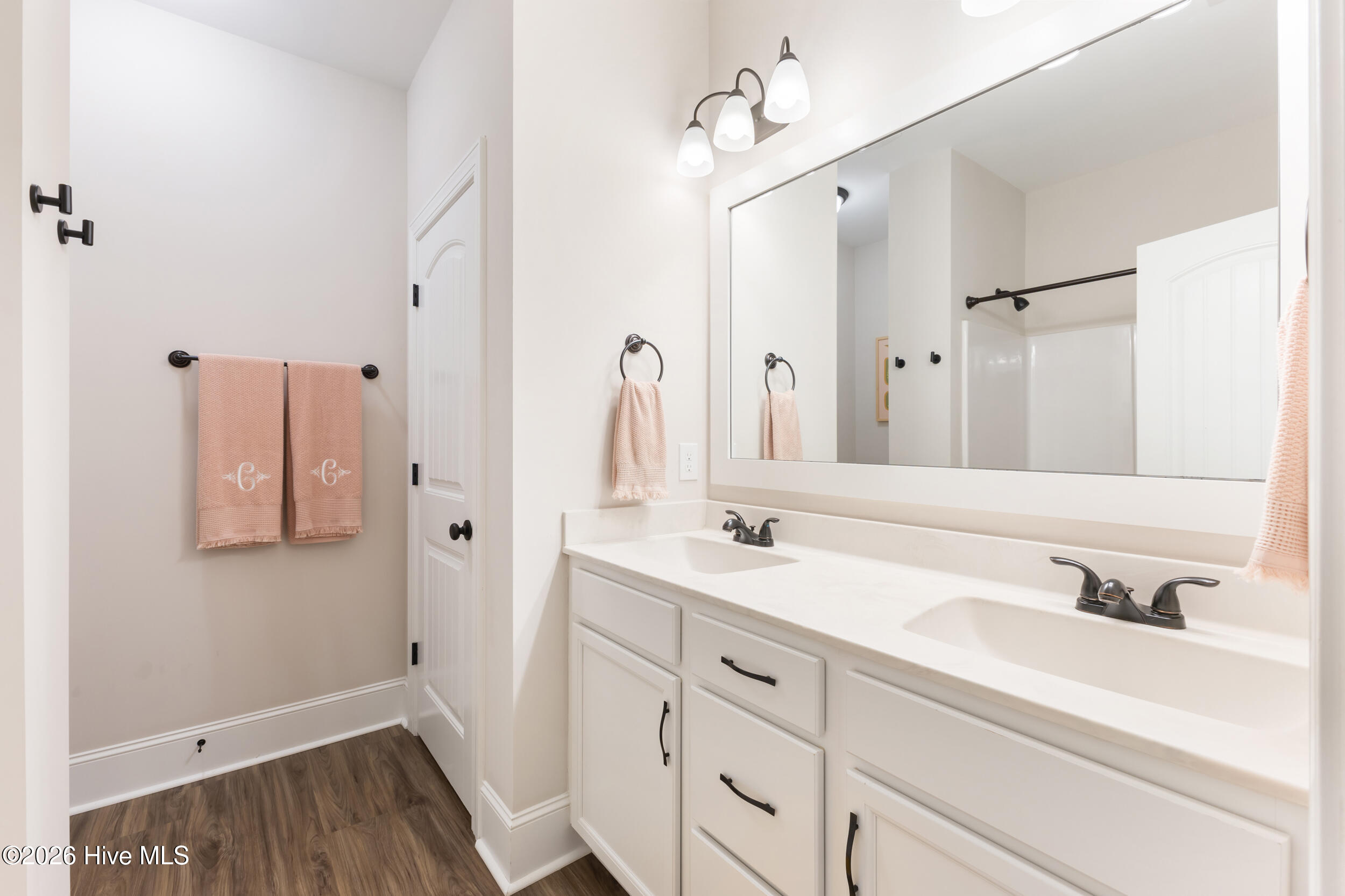 100545228 | Photo 28