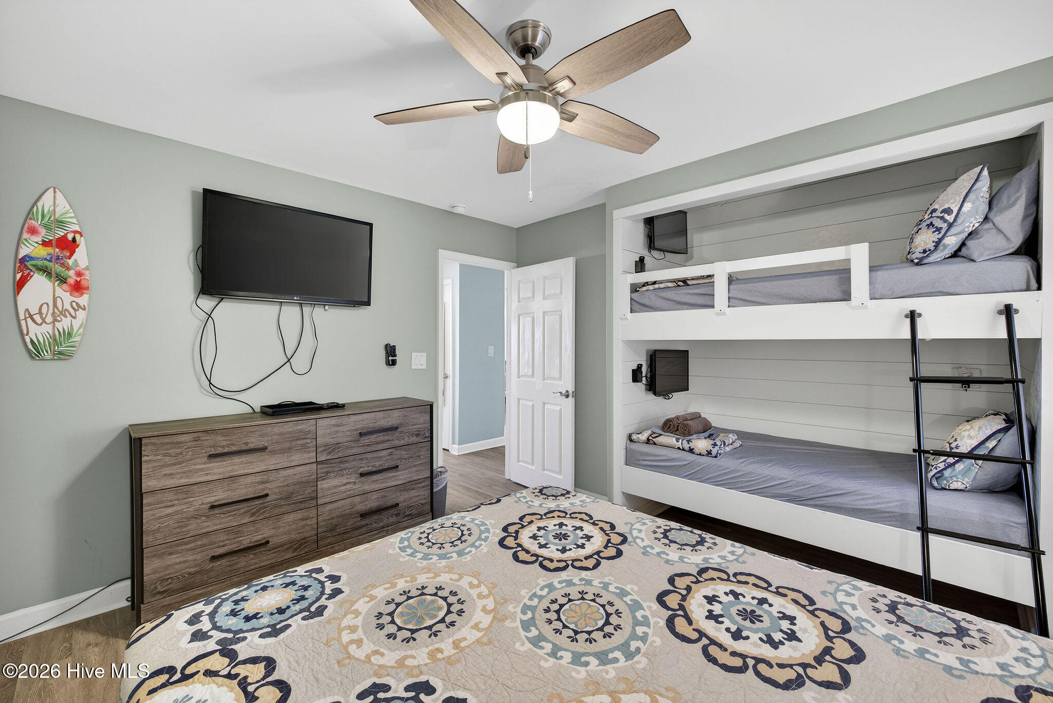 100549929 | Photo 21