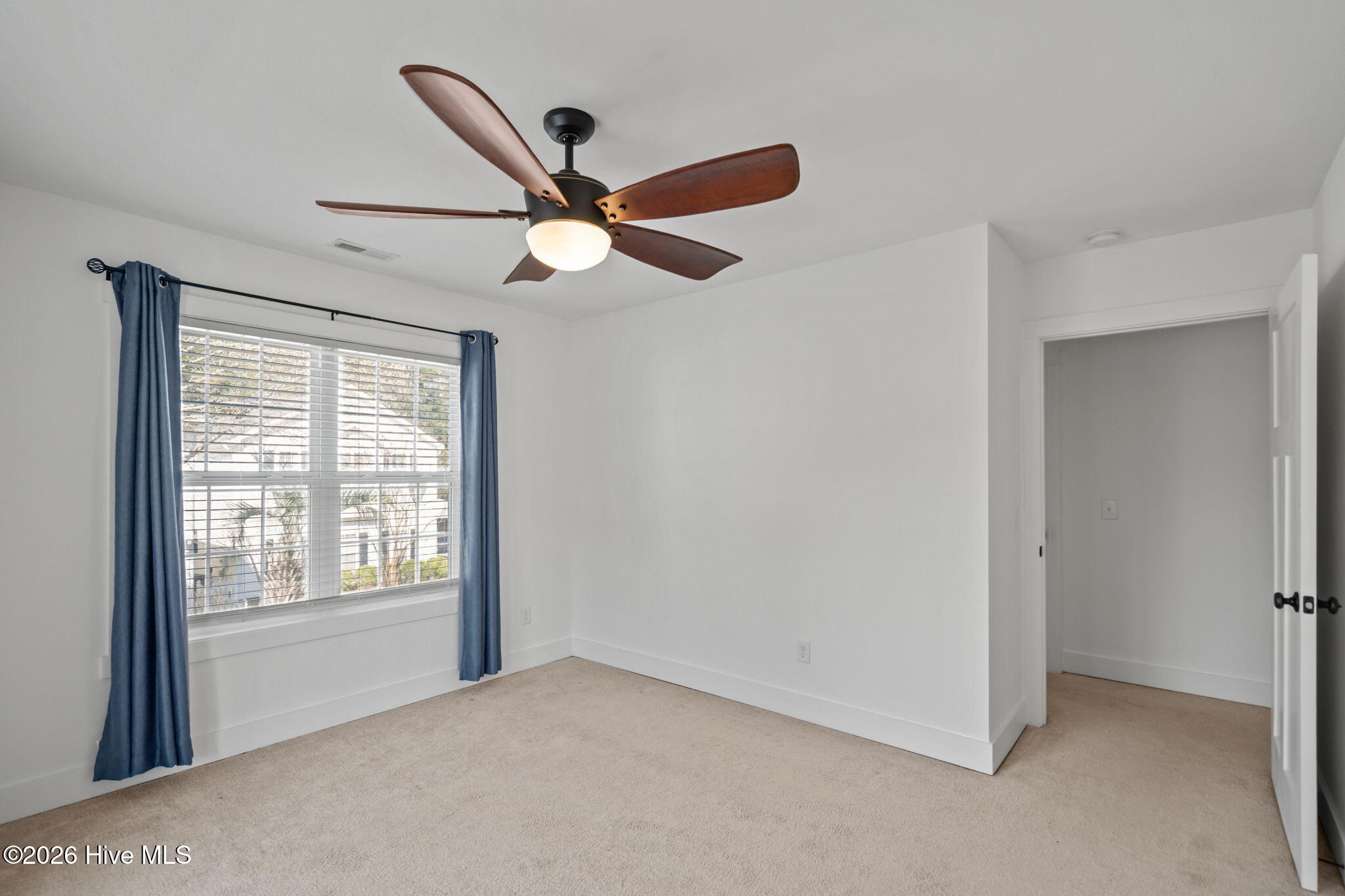 100559197 | Photo 35