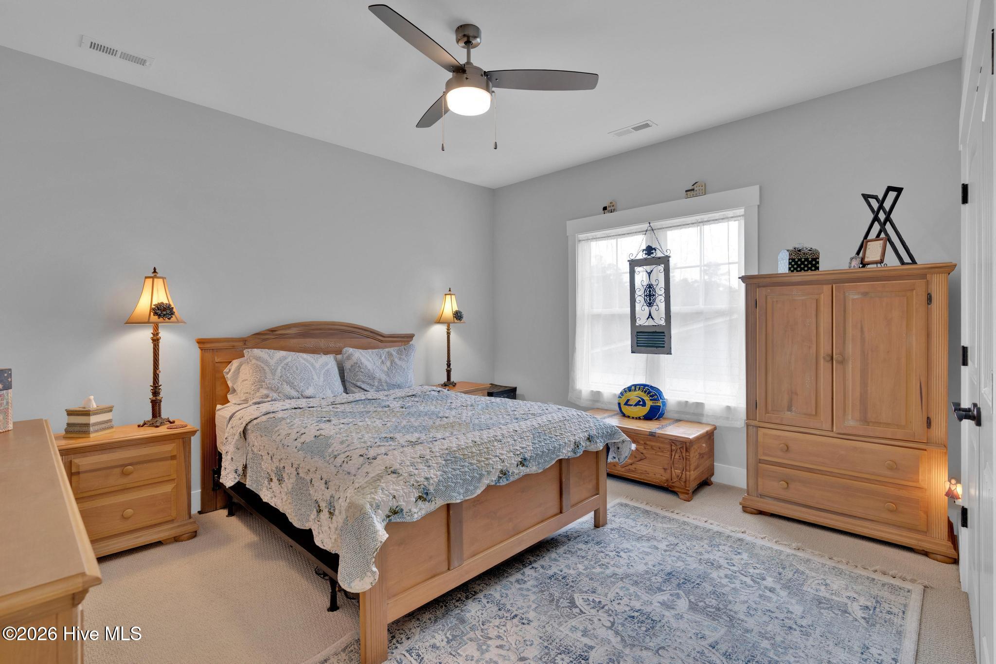 100561438 | Photo 38