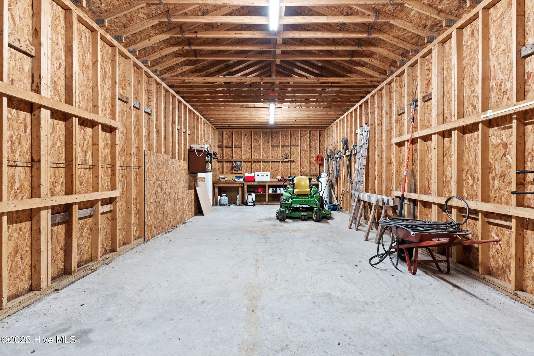 100544107 | Photo 44