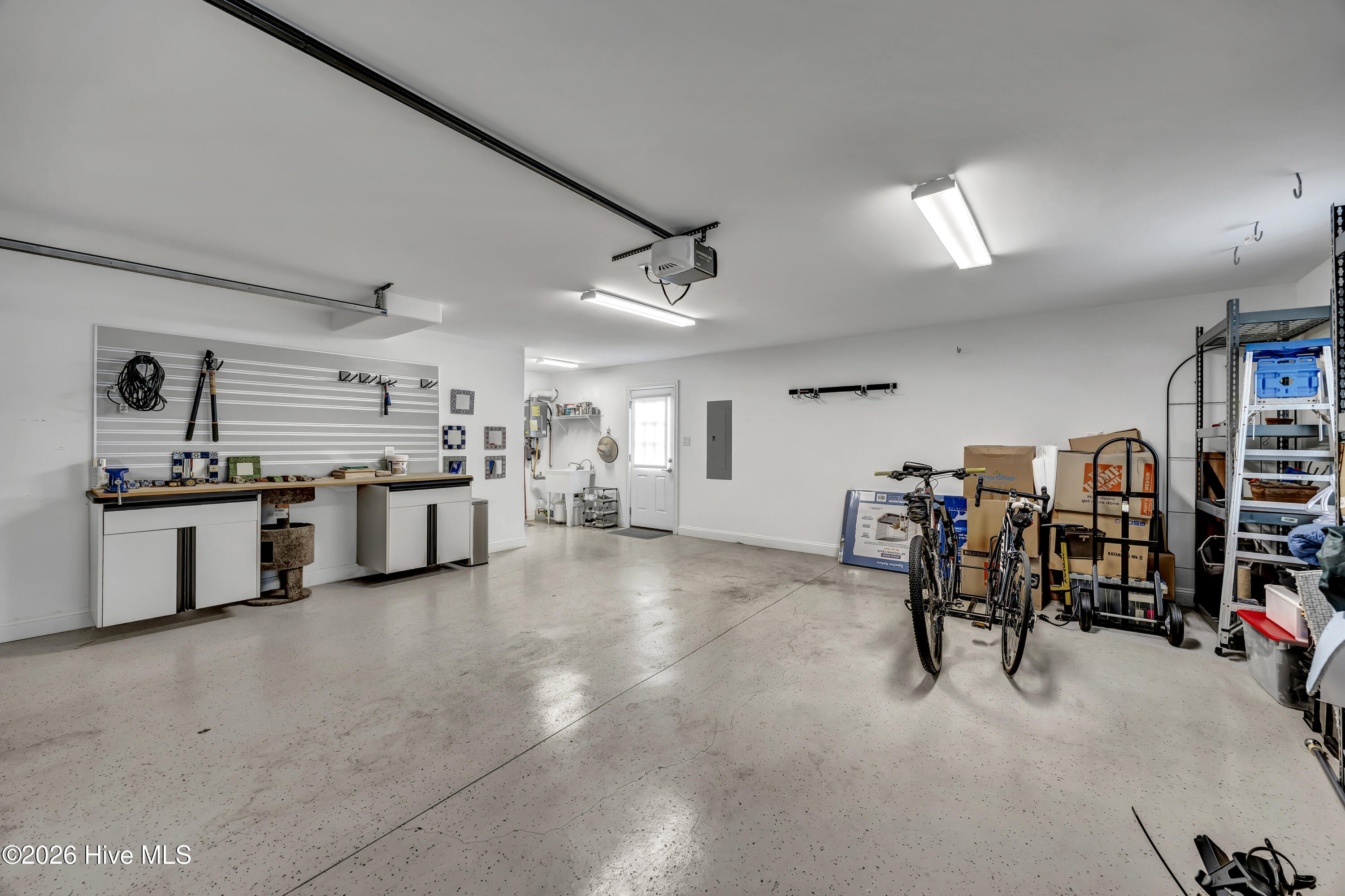 100555264 | Photo 37