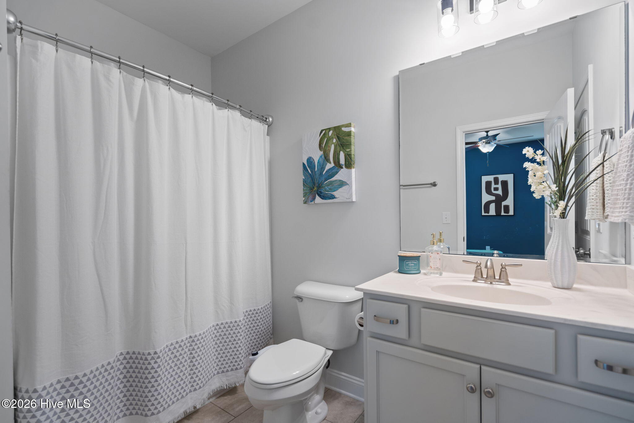 100562615 | Photo 42