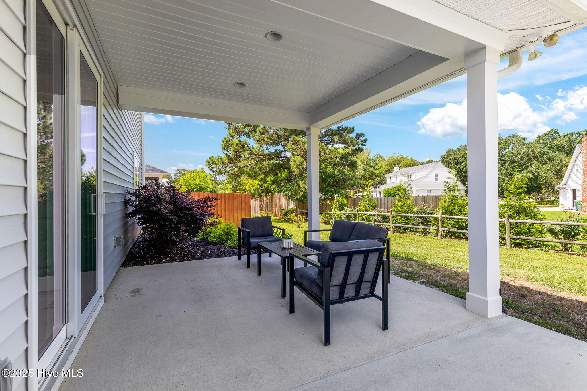 100547304 | Photo 48