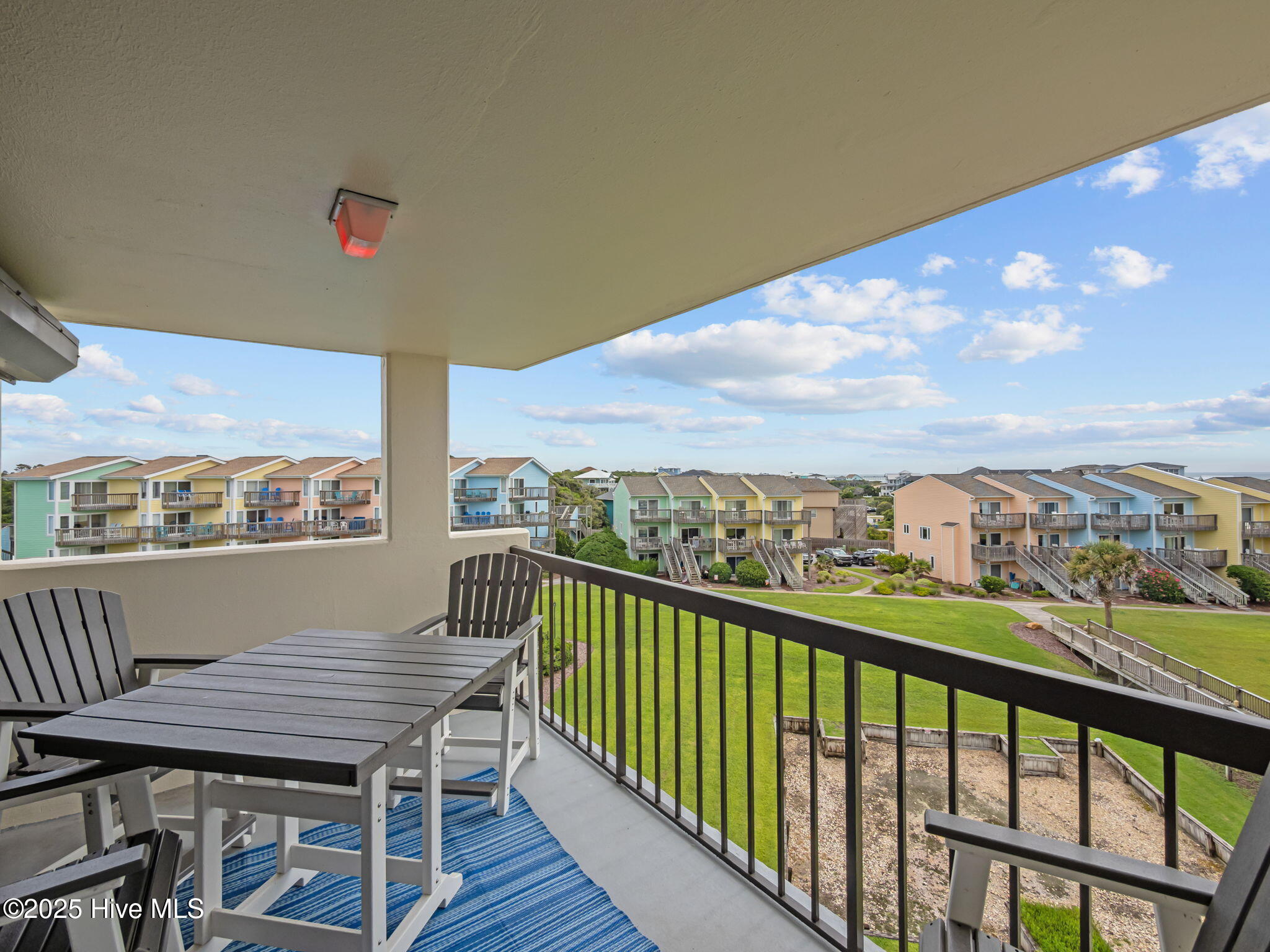 100520425 | Photo 42