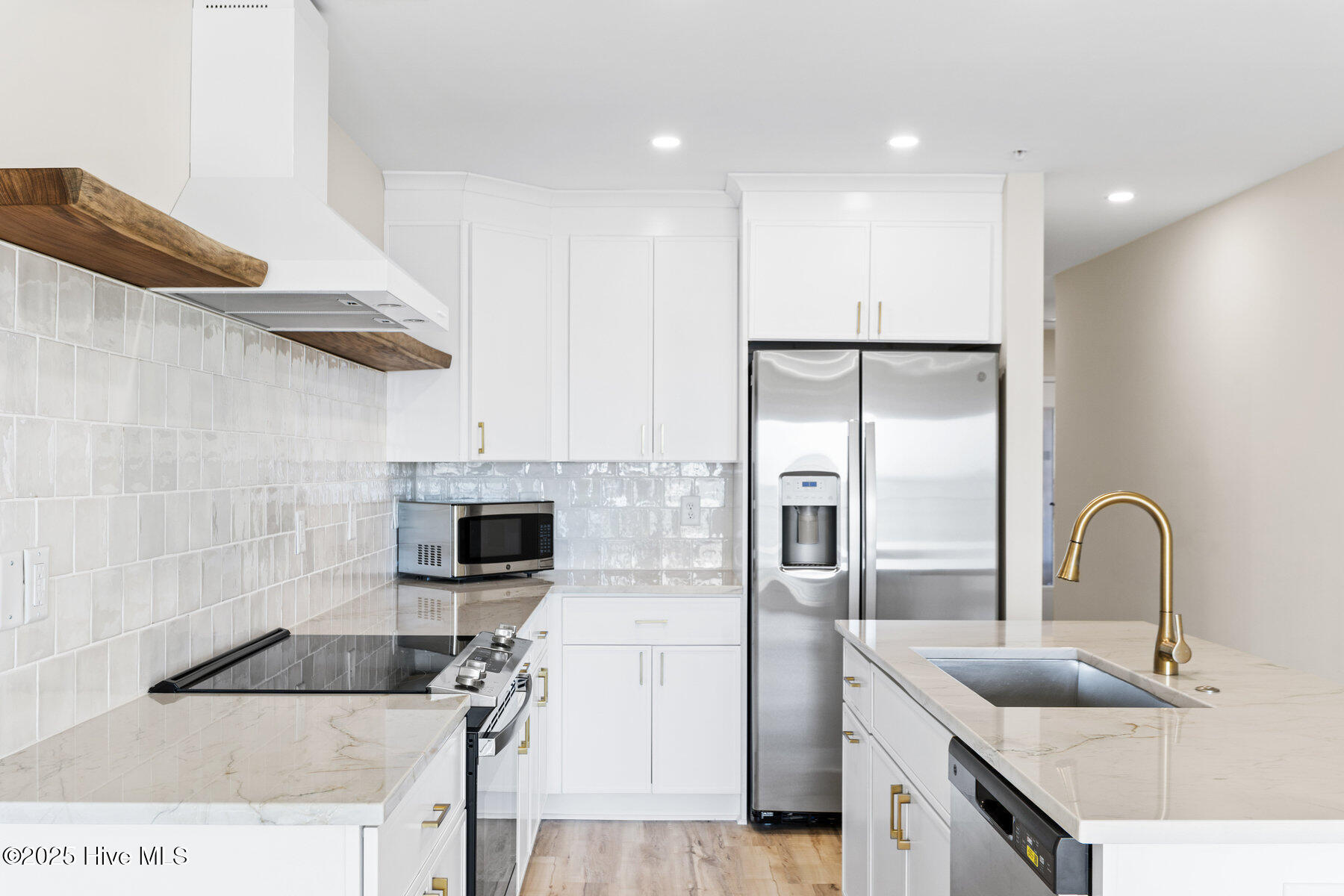 100510473 | Photo 11