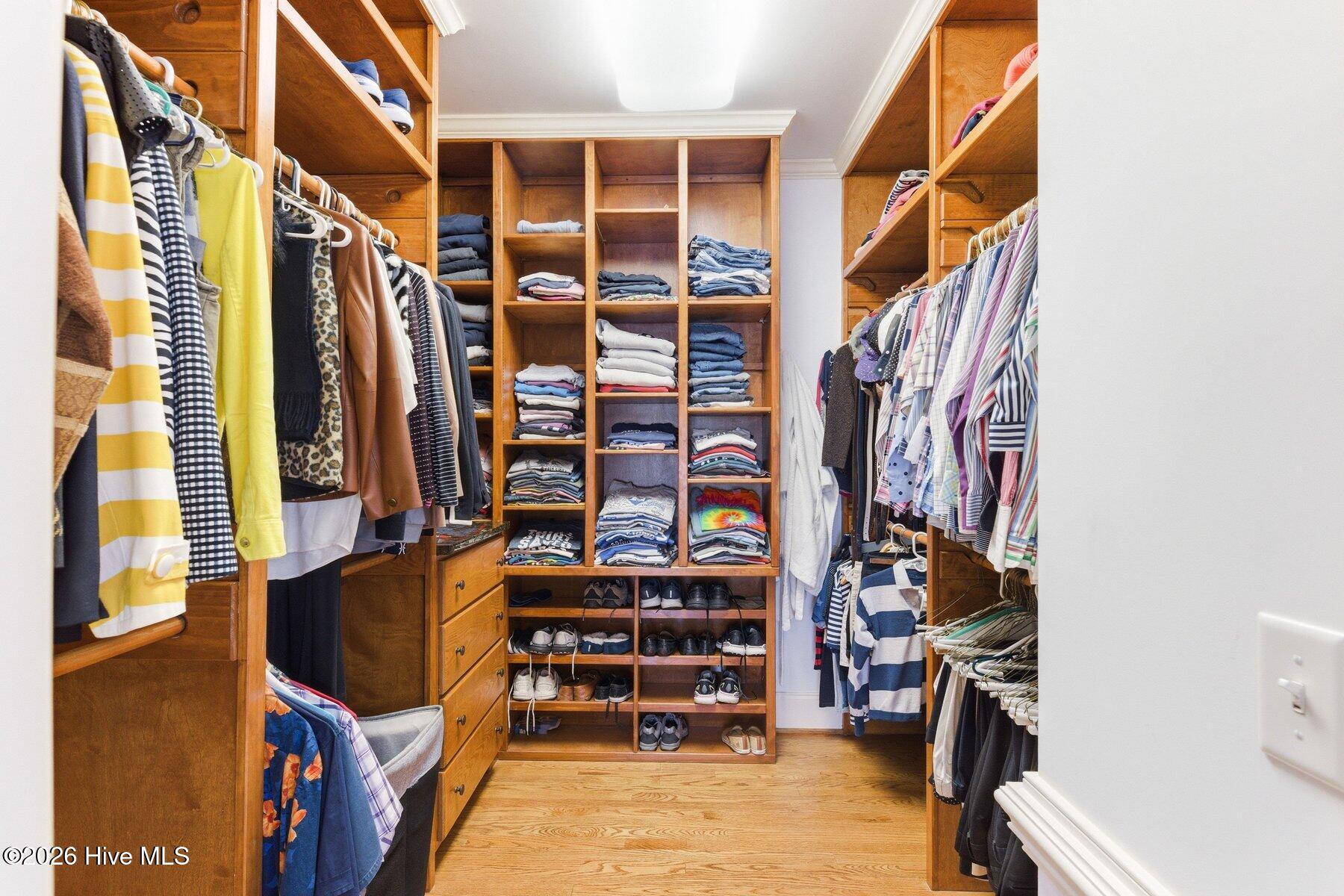 100562414 | Photo 38