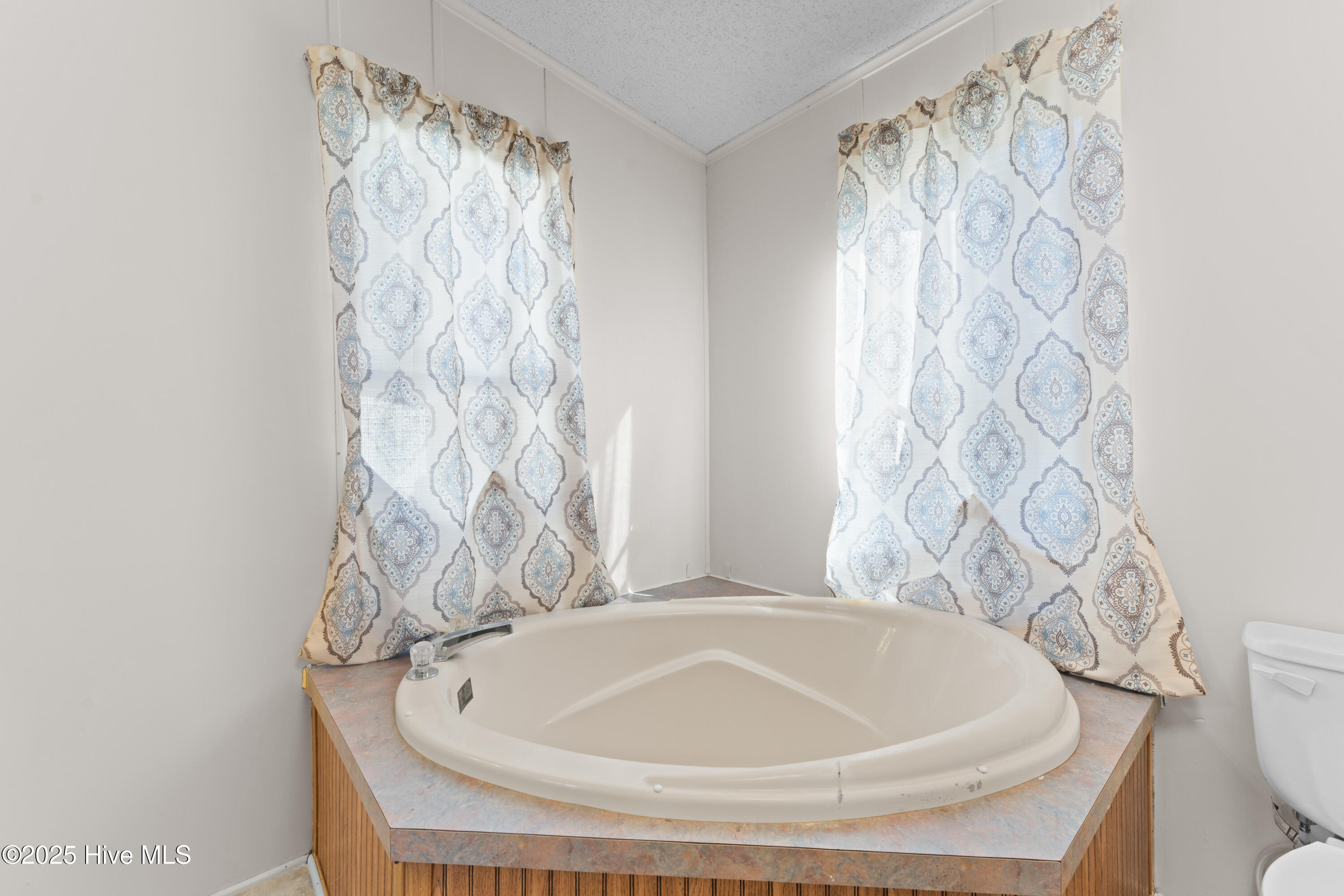 100547380 | Photo 25