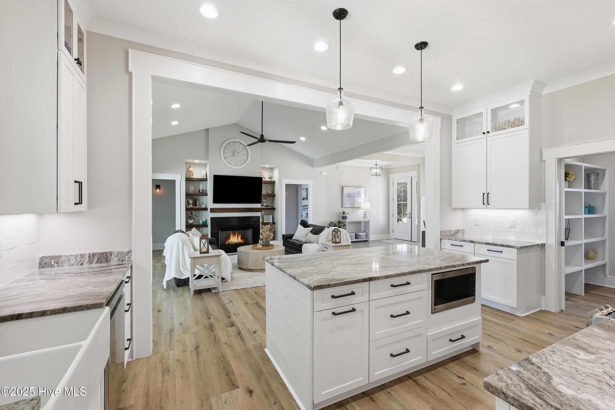 100542294 | Photo 19