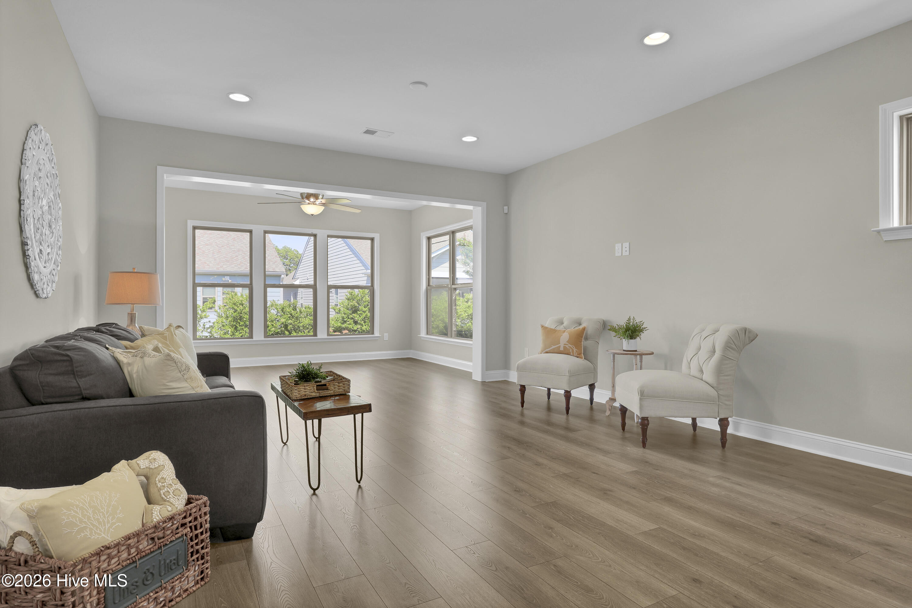 100567827 | Photo 15