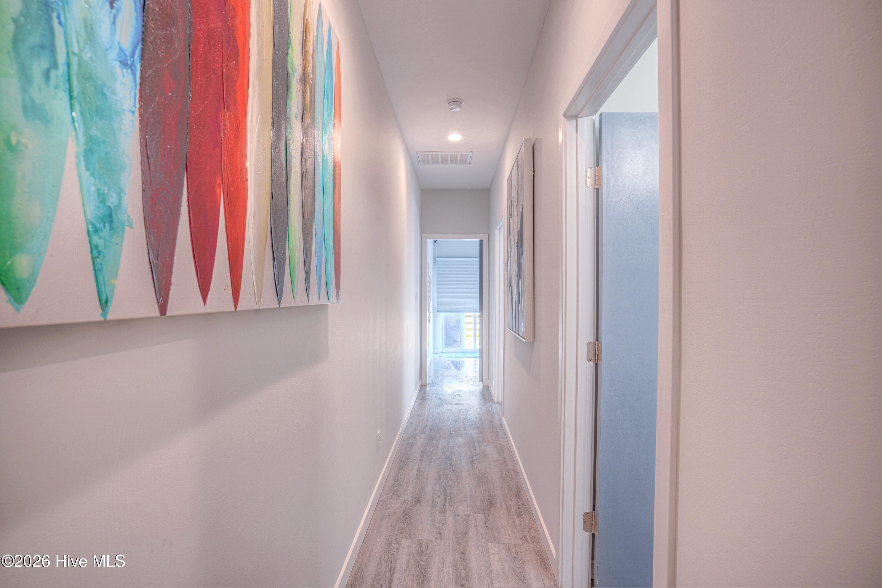 100569928 | Photo 23