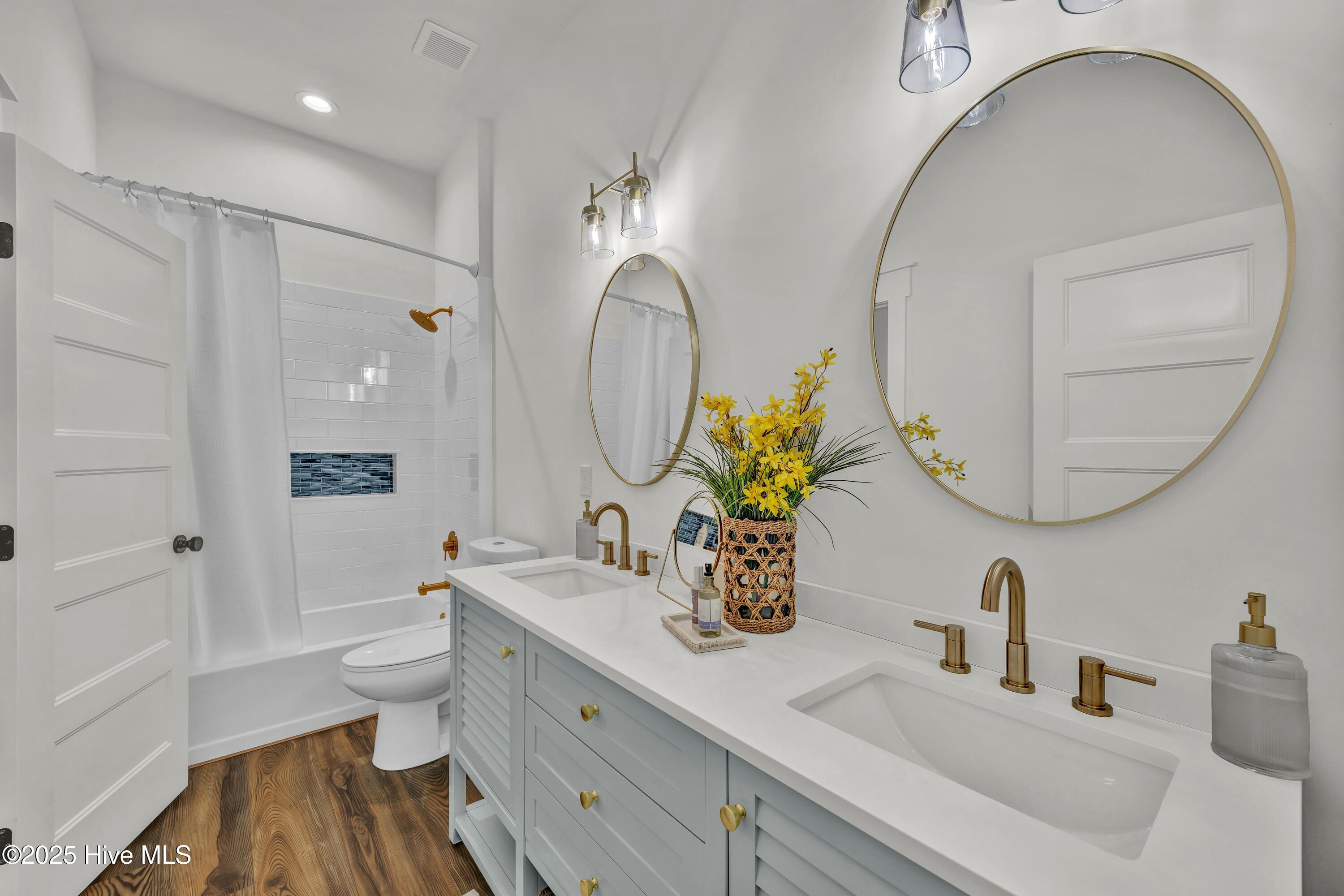 100543127 | Photo 39