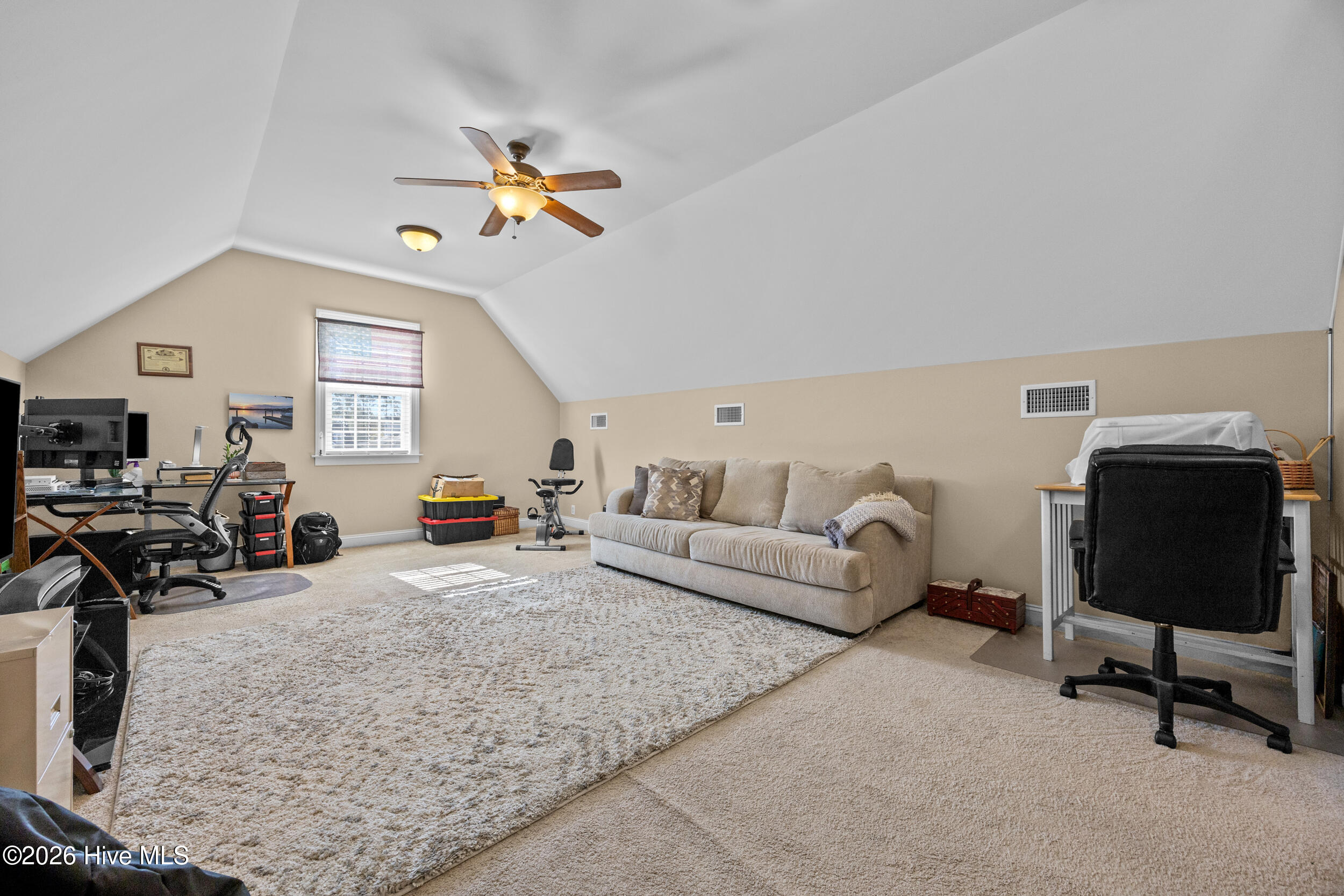 100550325 | Photo 44