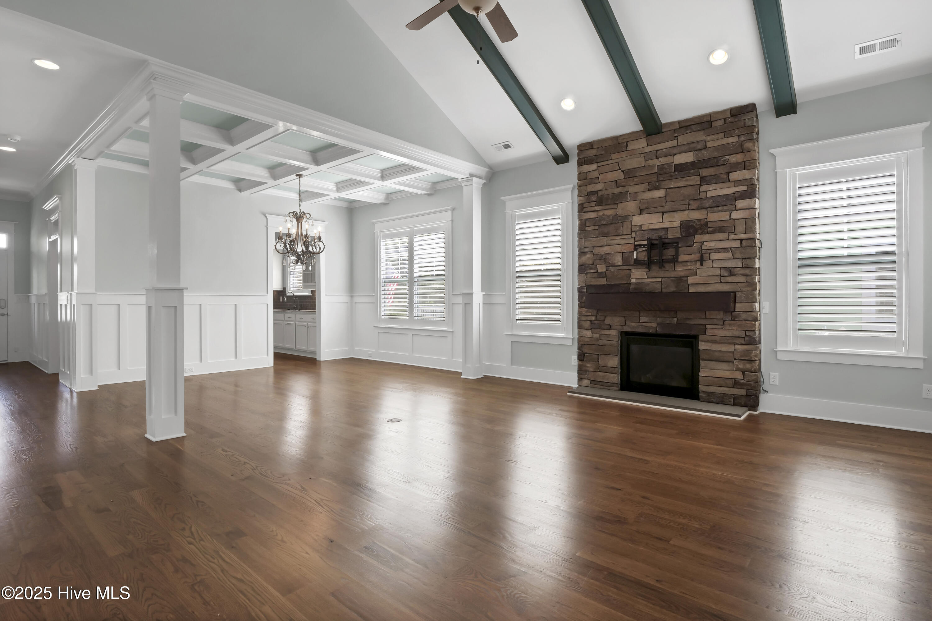 100537444 | Photo 19