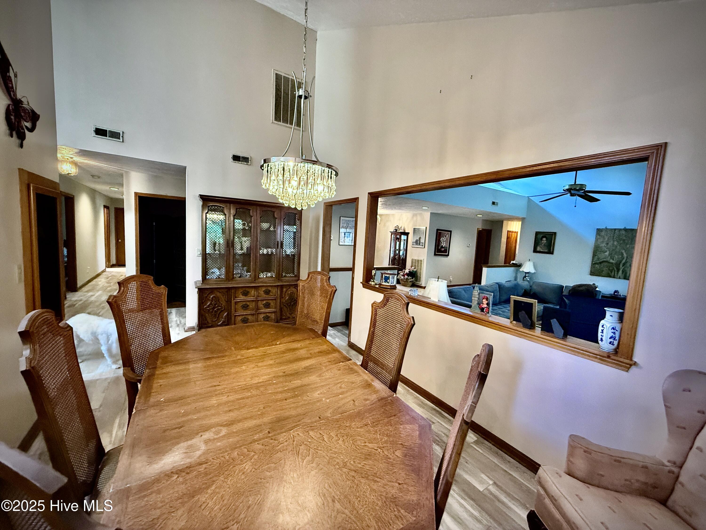 100518728 | Photo 17