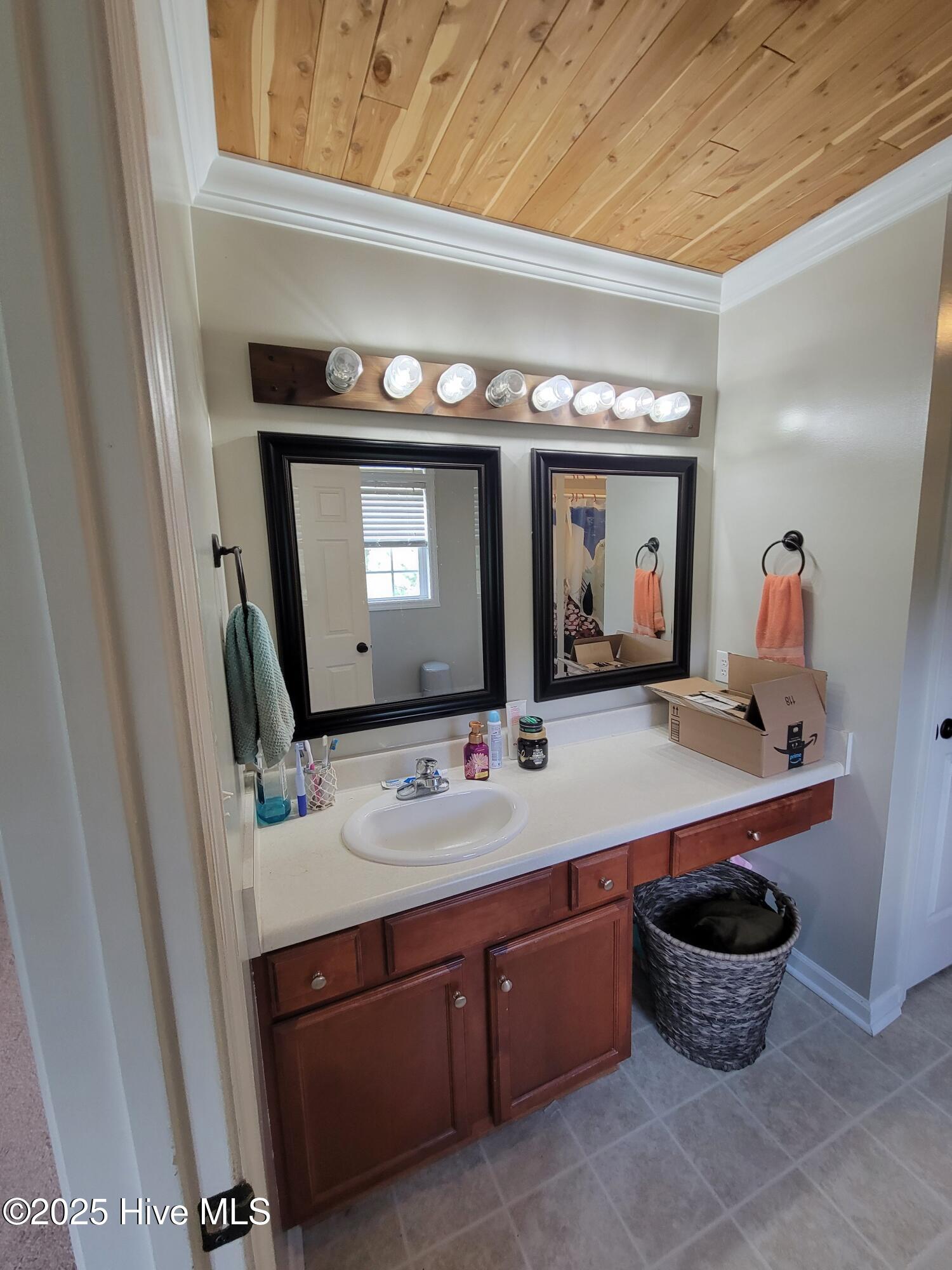 100545982 | Photo 16