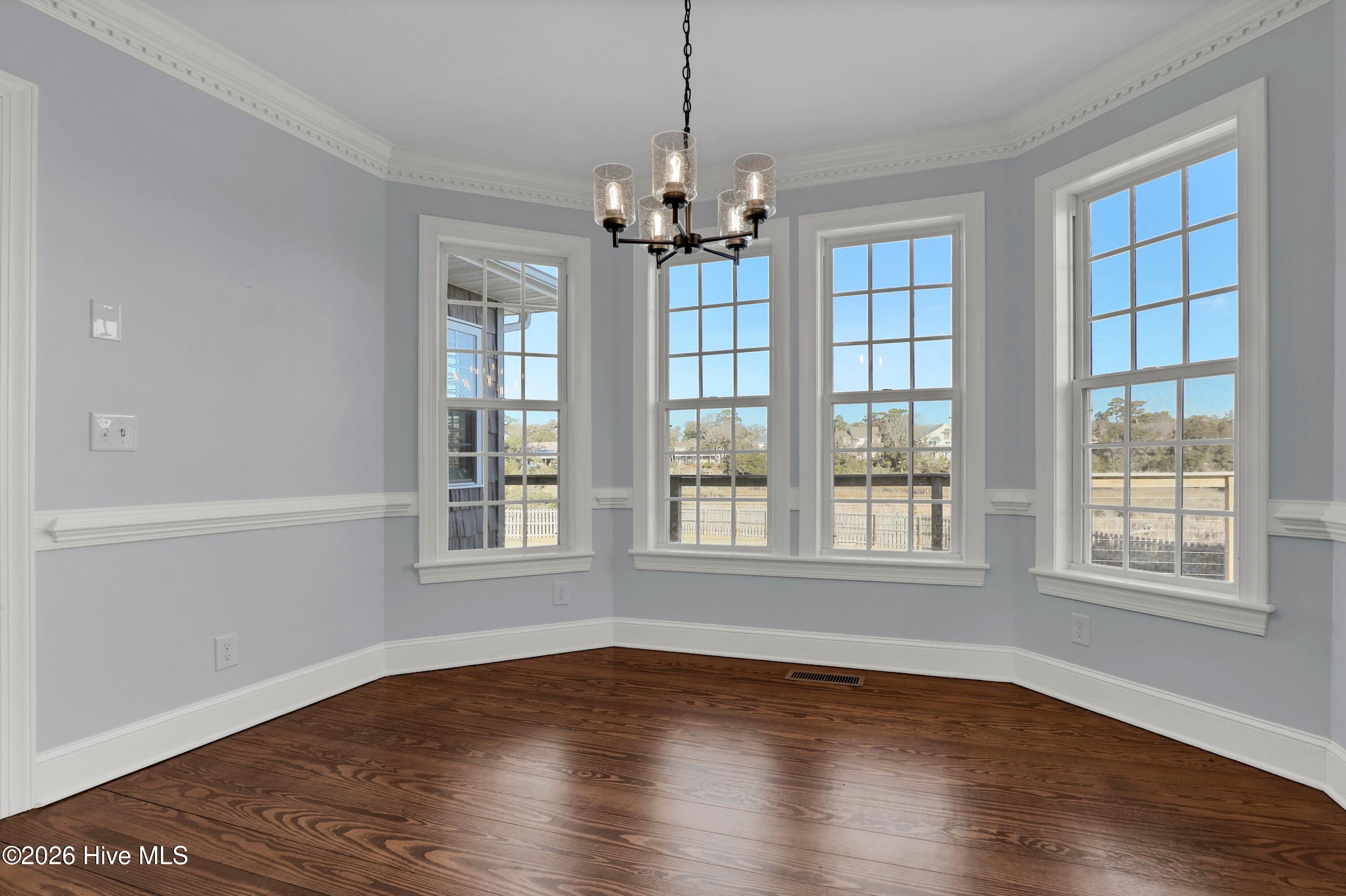 100489094 | Photo 12