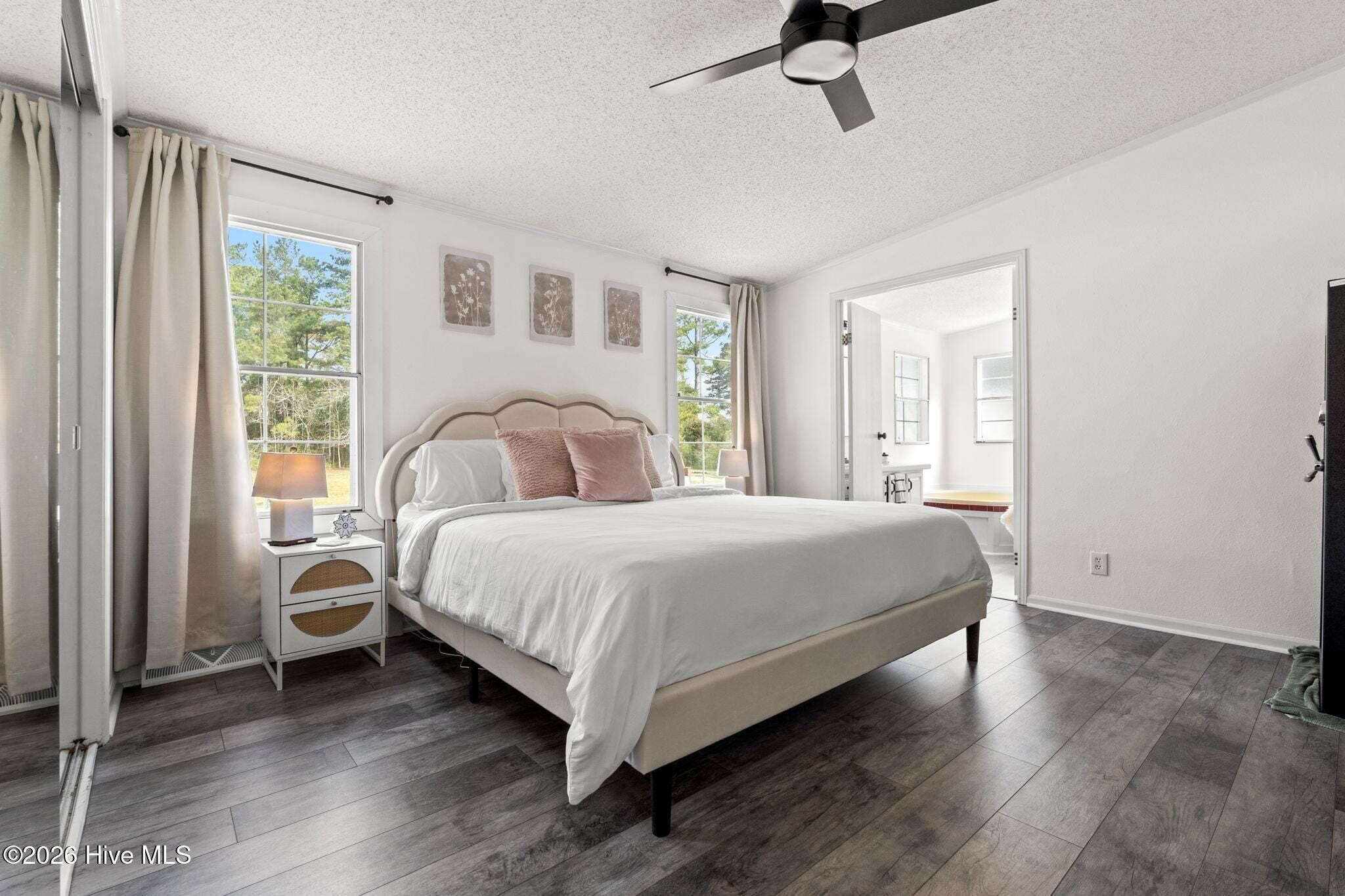 100562957 | Photo 24