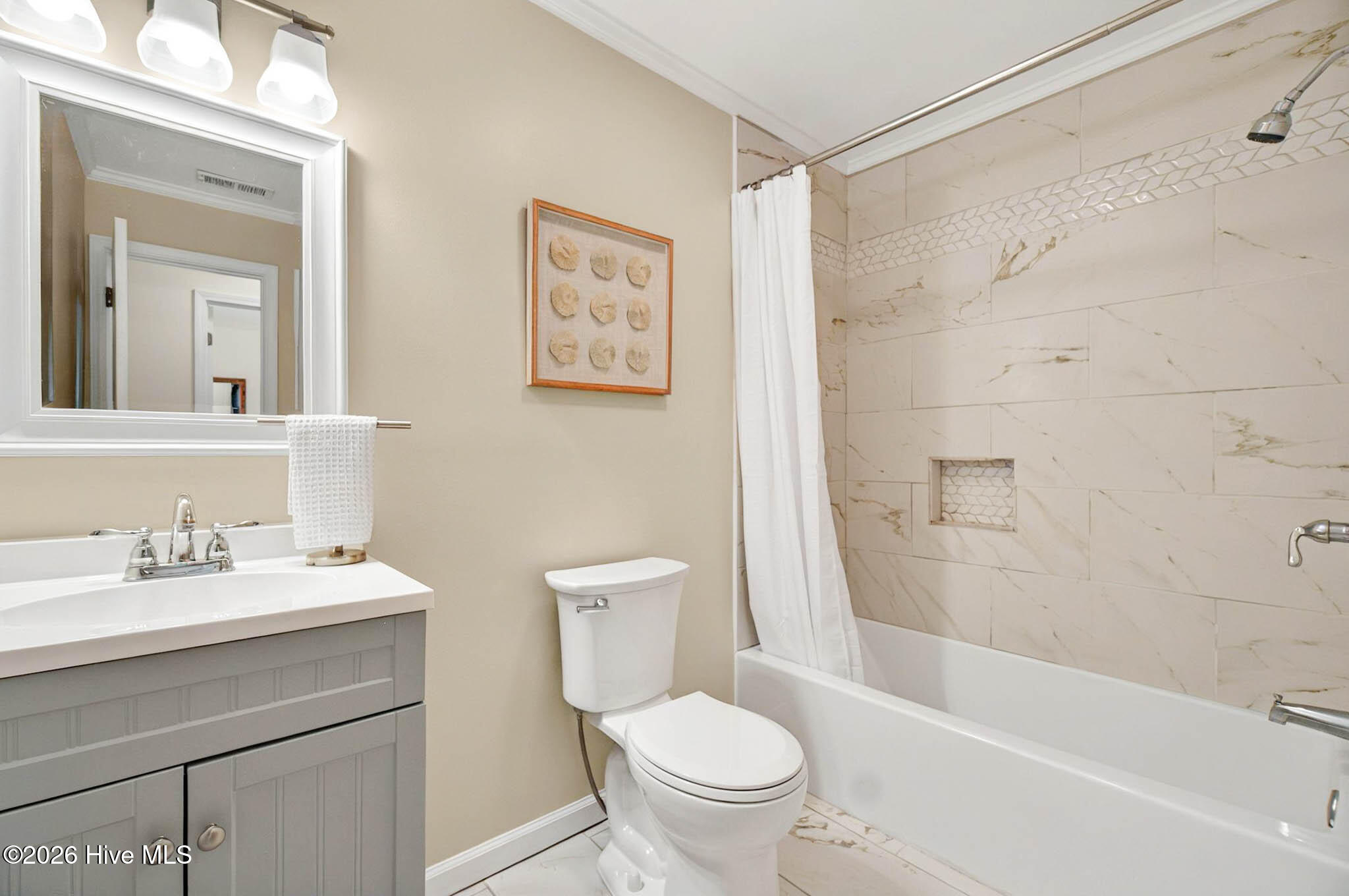 100556049 | Photo 46