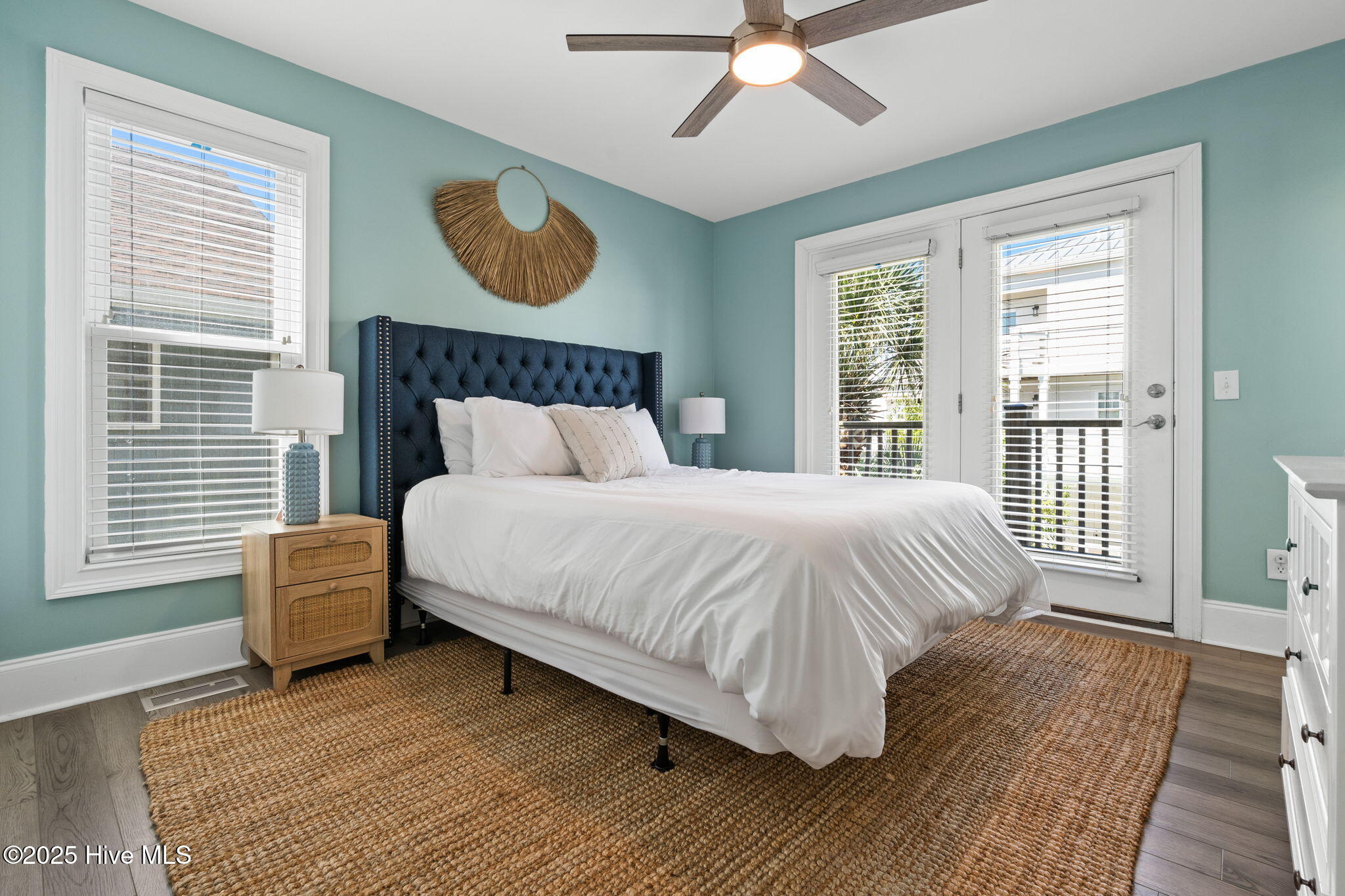 100535971 | Photo 33