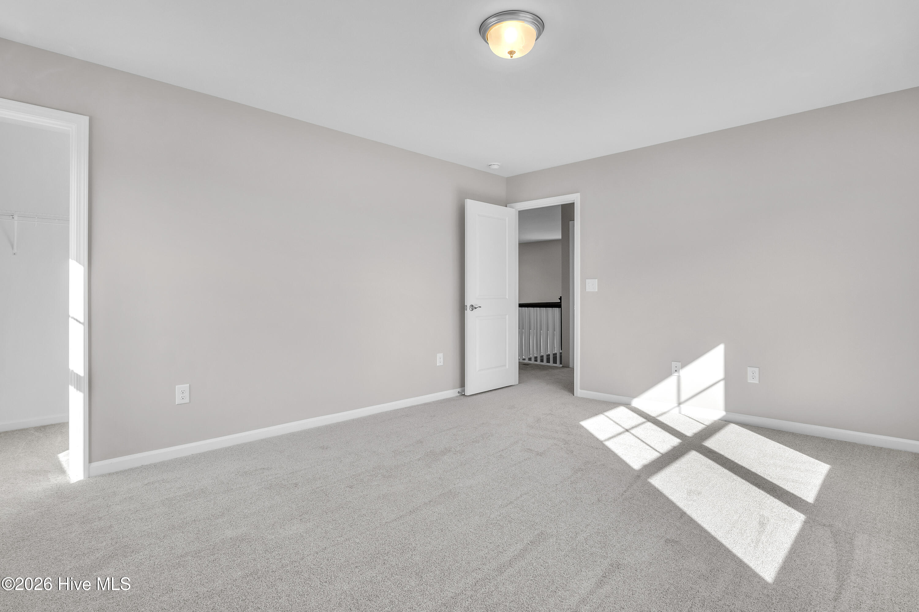 100561005 | Photo 48