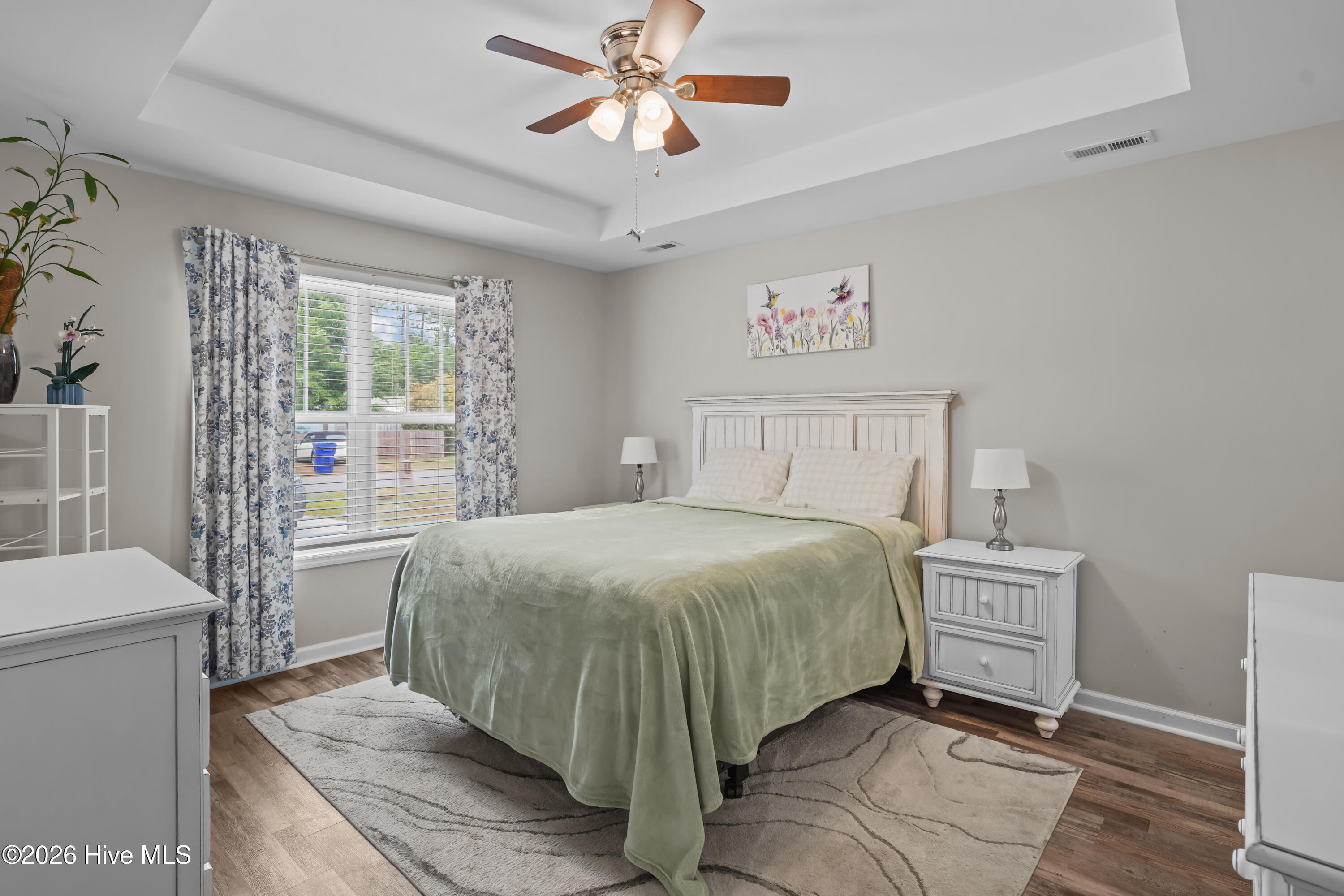 100570645 | Photo 18