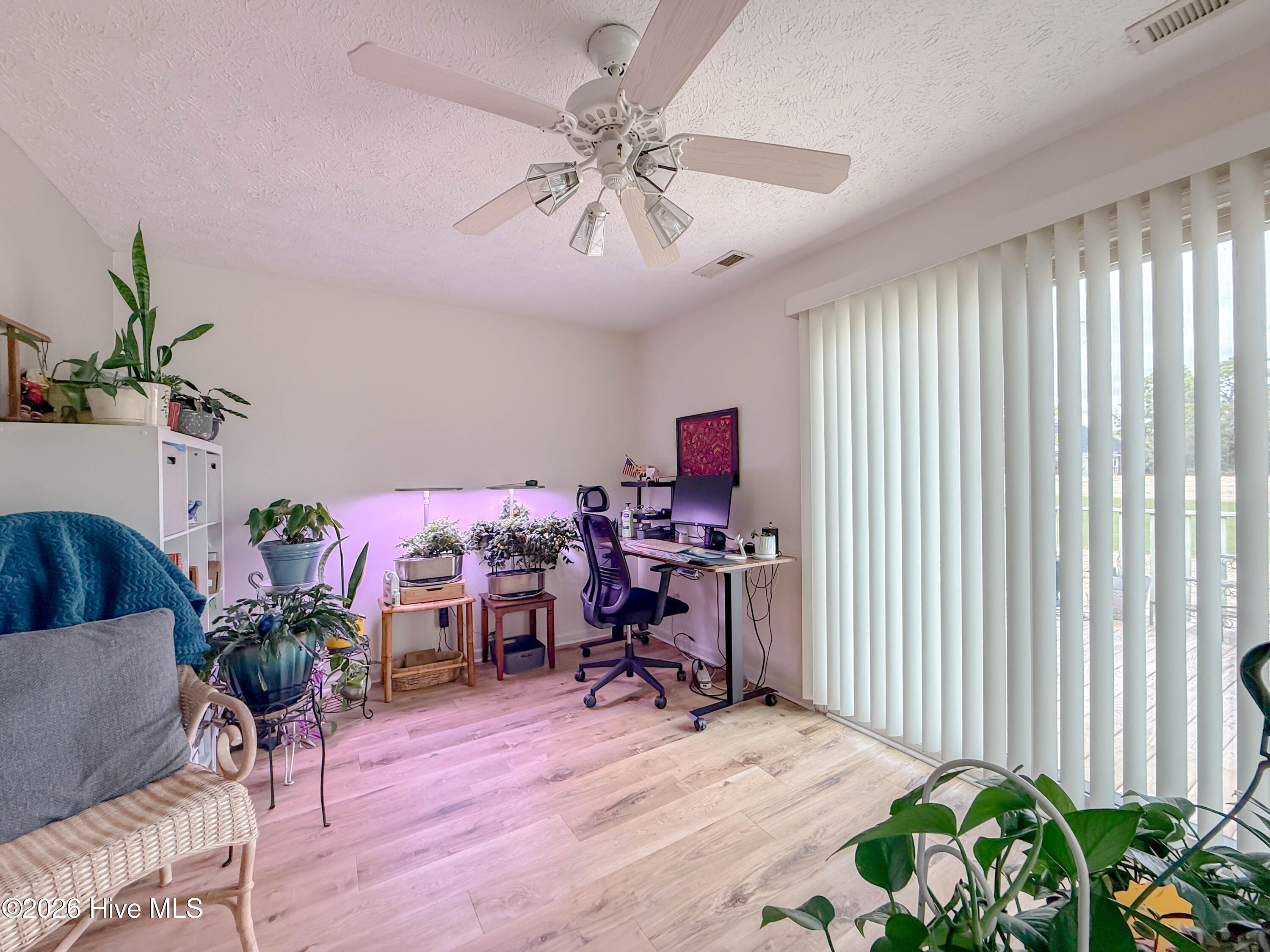 100556502 | Photo 74