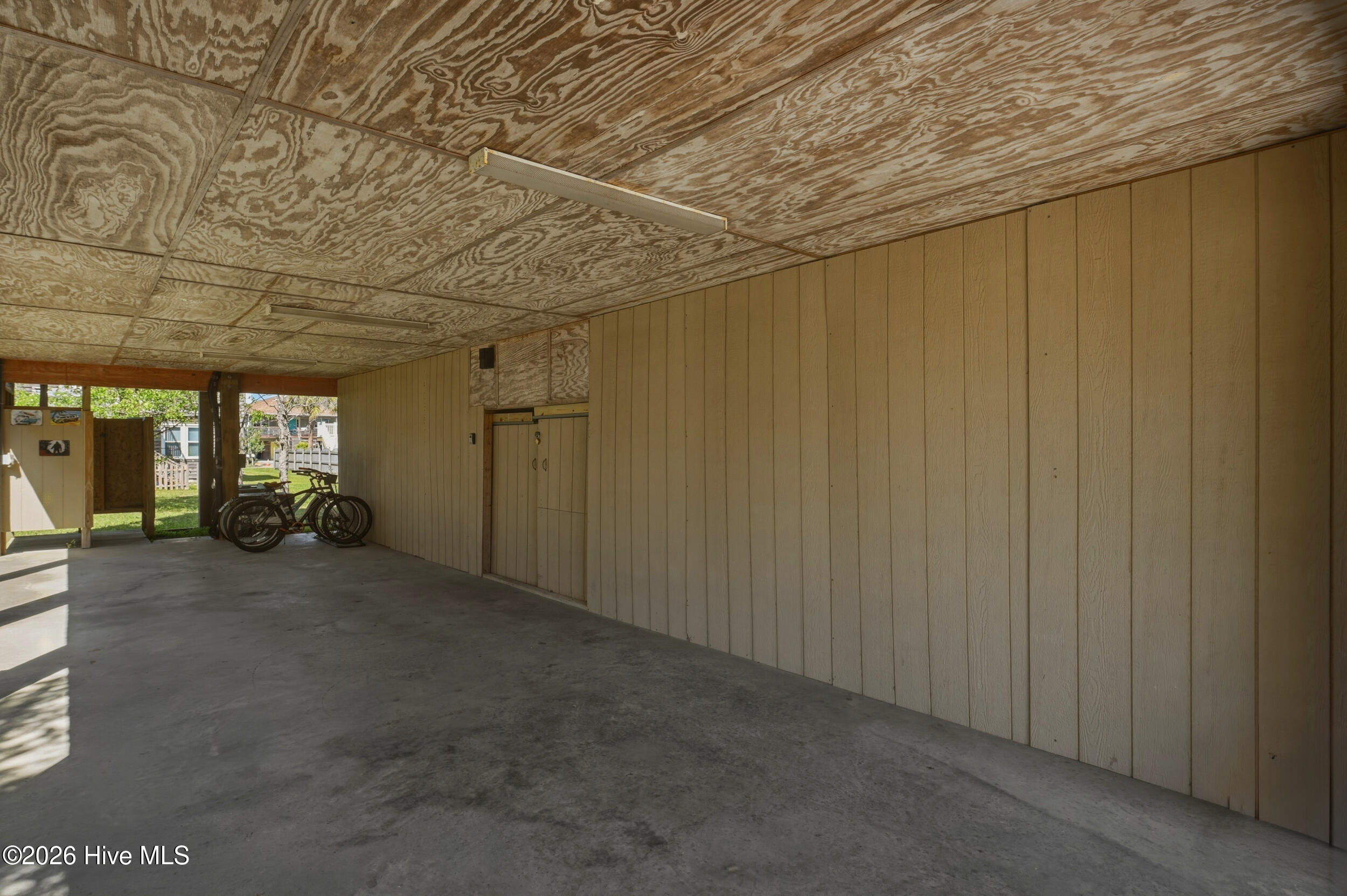 100565799 | Photo 30