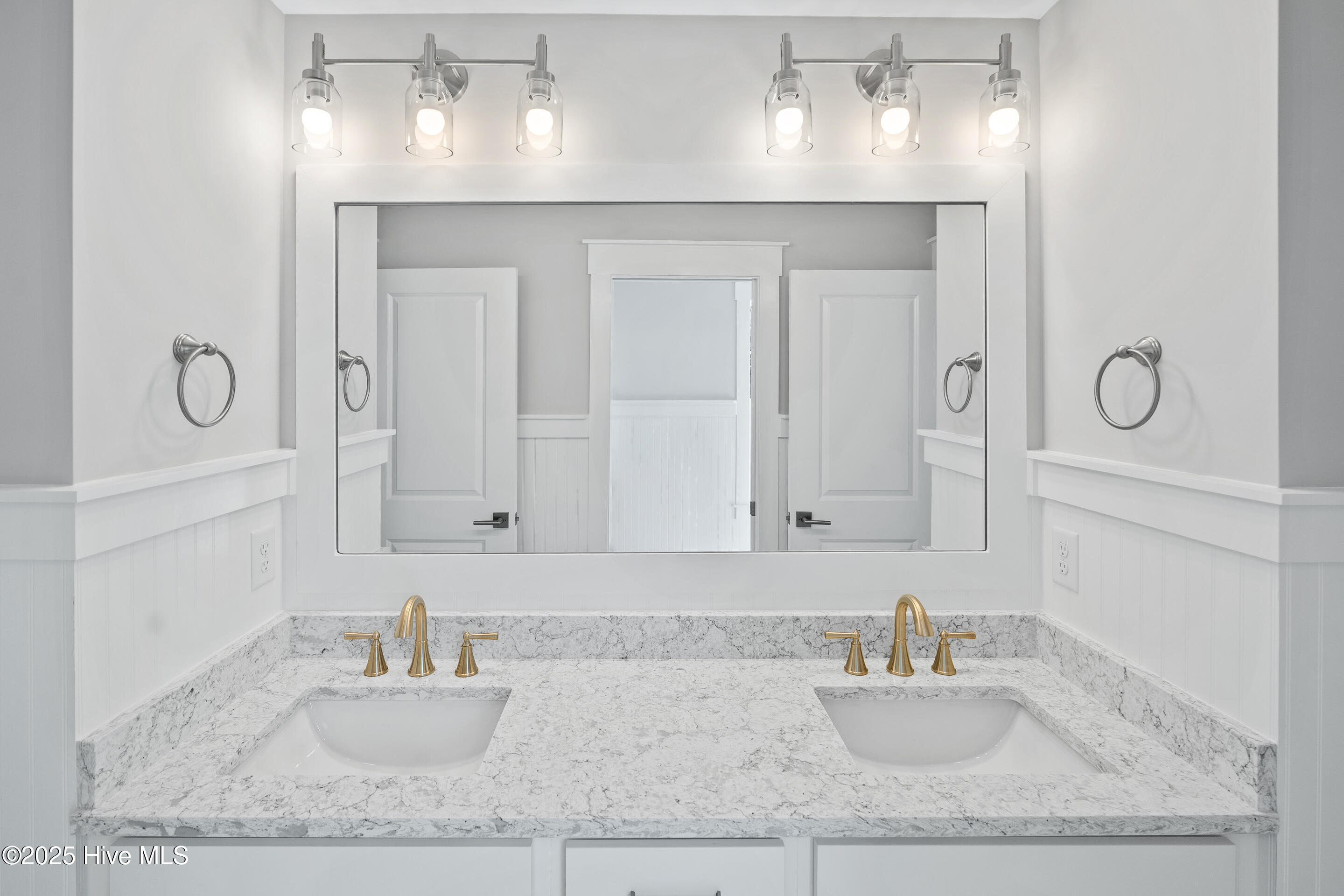 100521793 | Photo 34