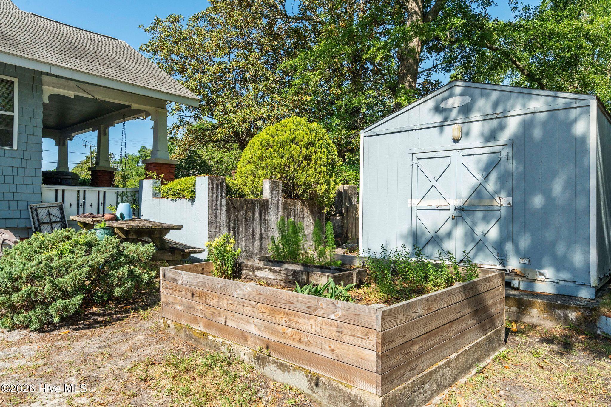 100570327 | Photo 69