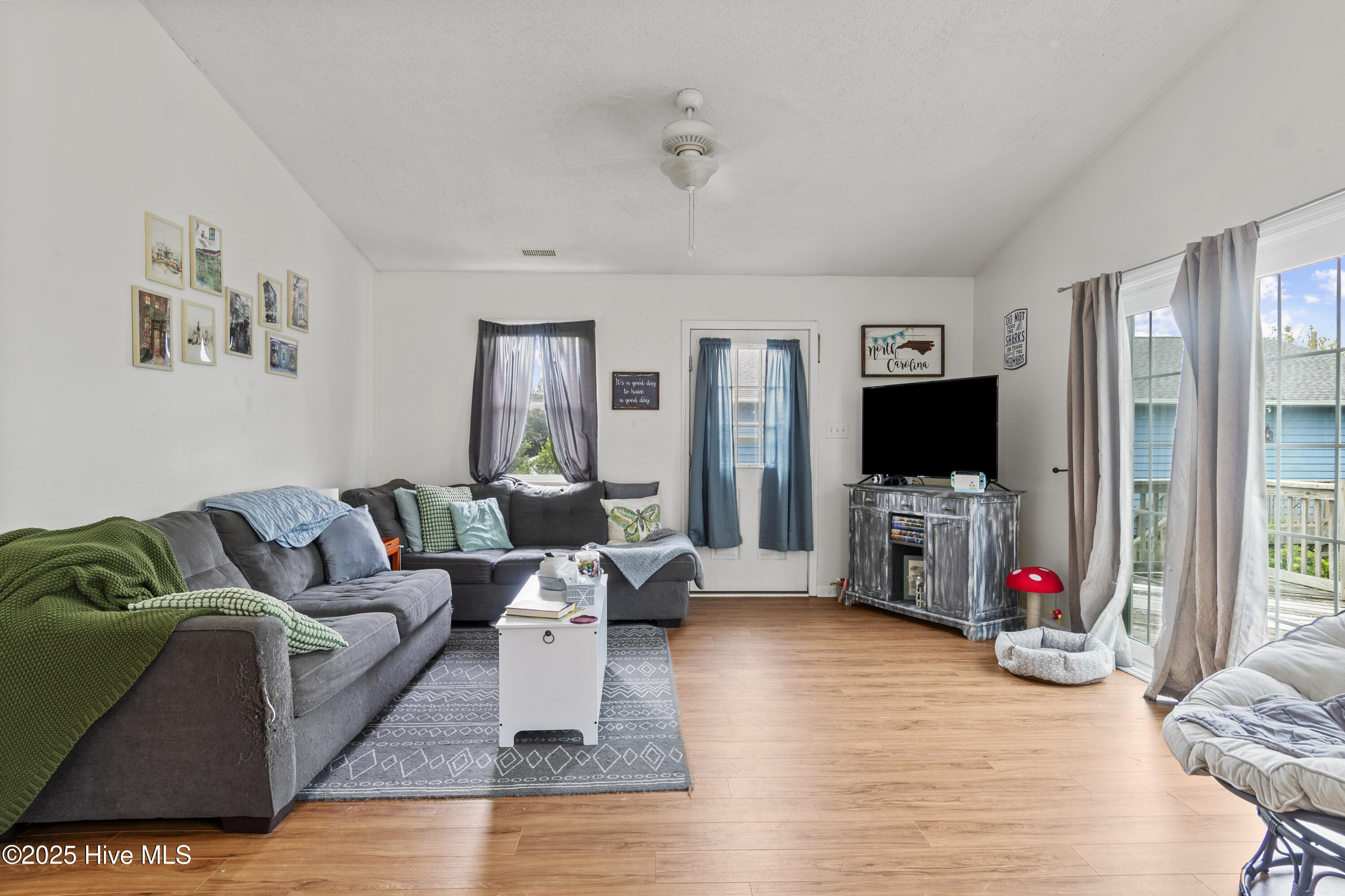 100517561 | Photo 11