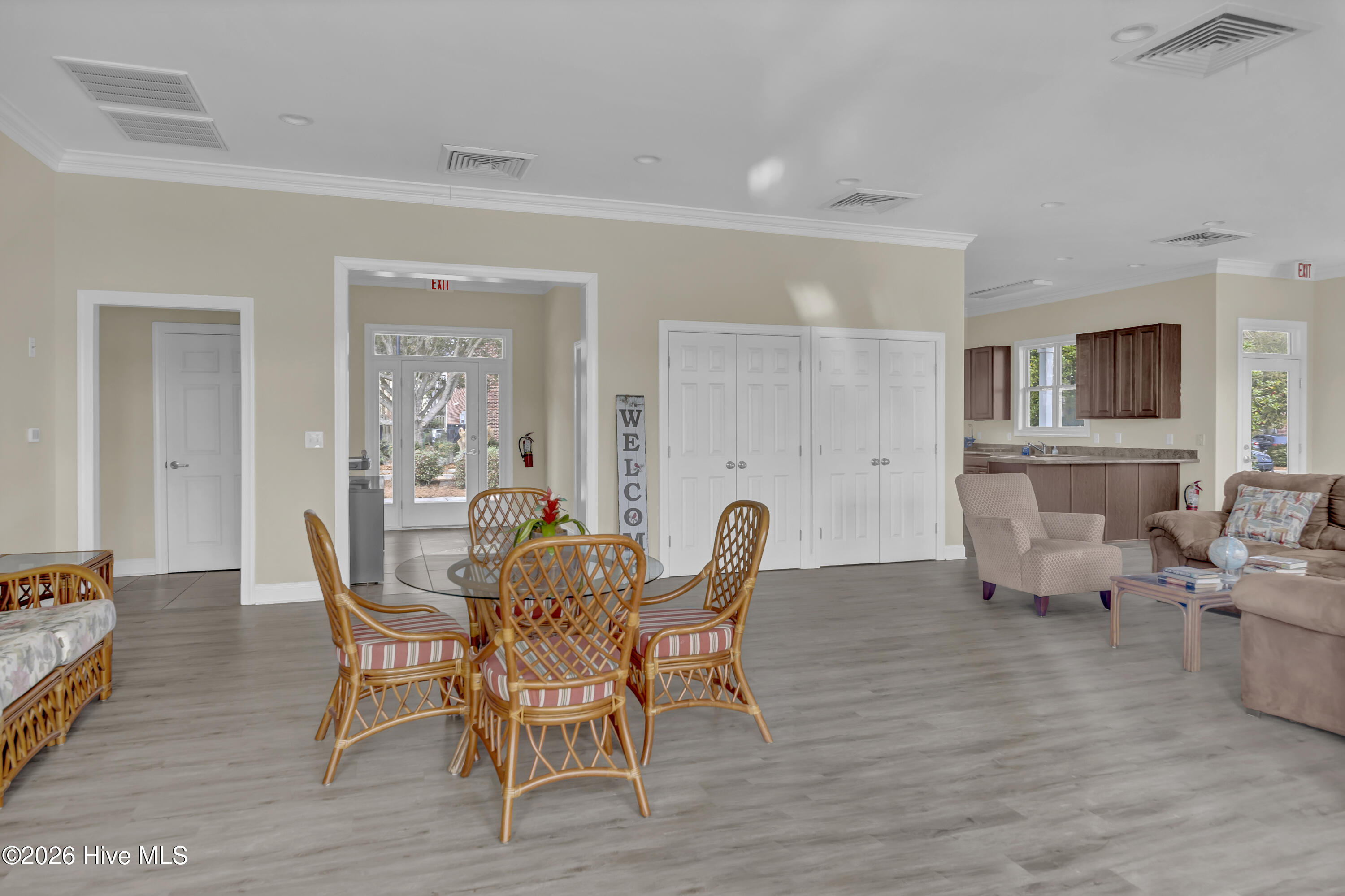 100566295 | Photo 27