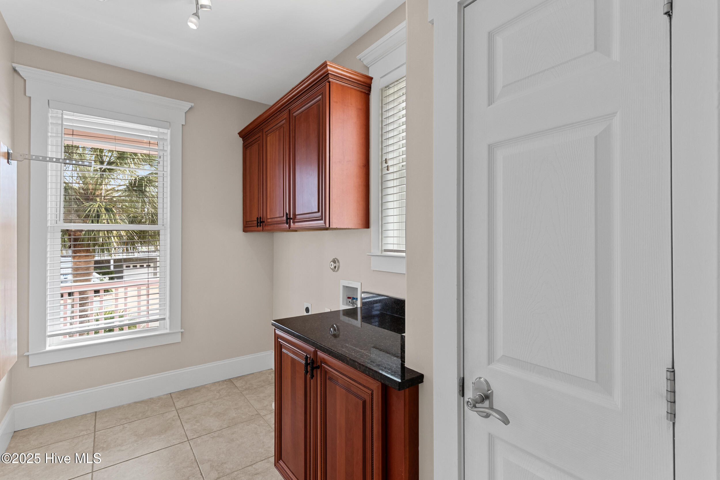 100538767 | Photo 17