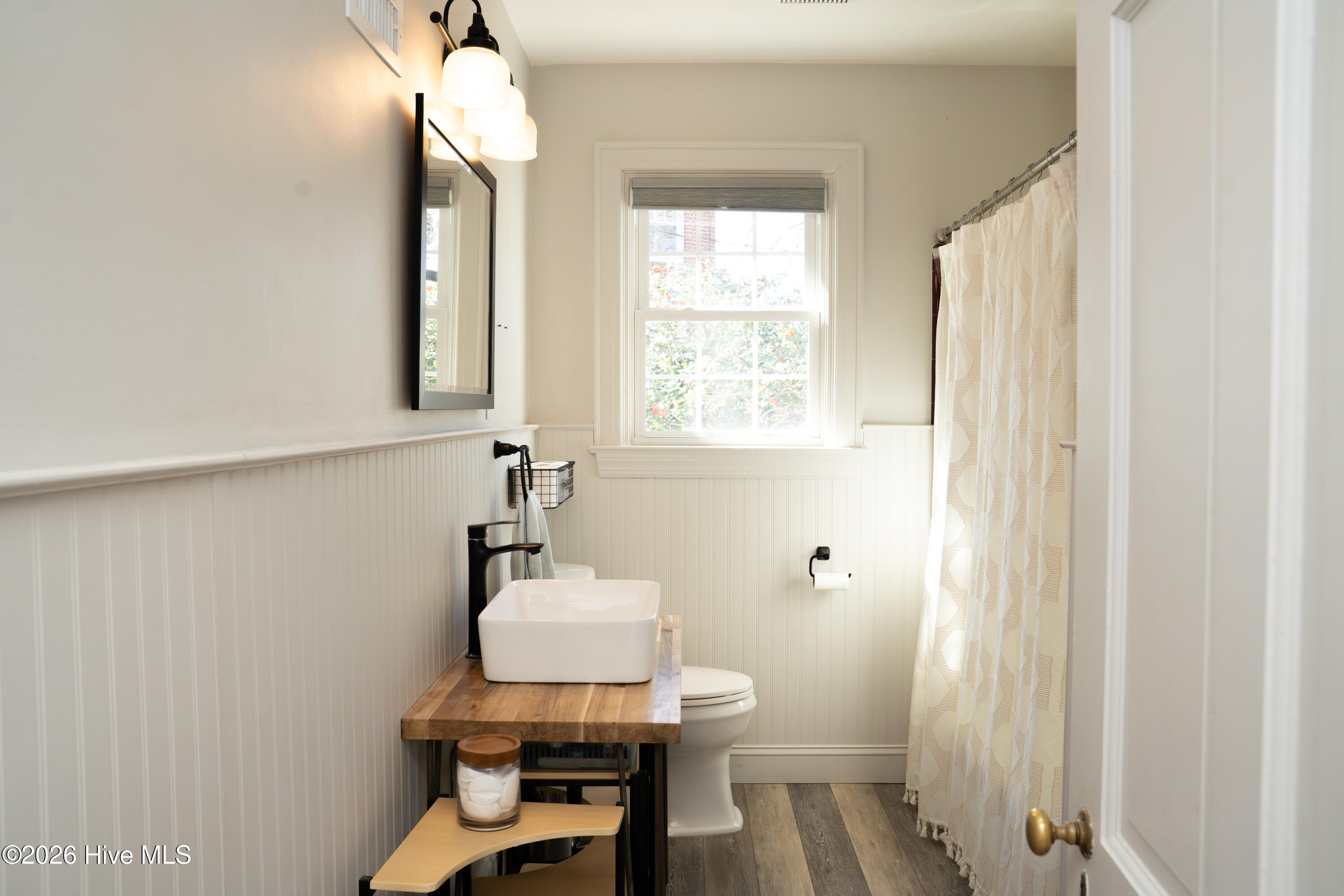 100558476 | Photo 49