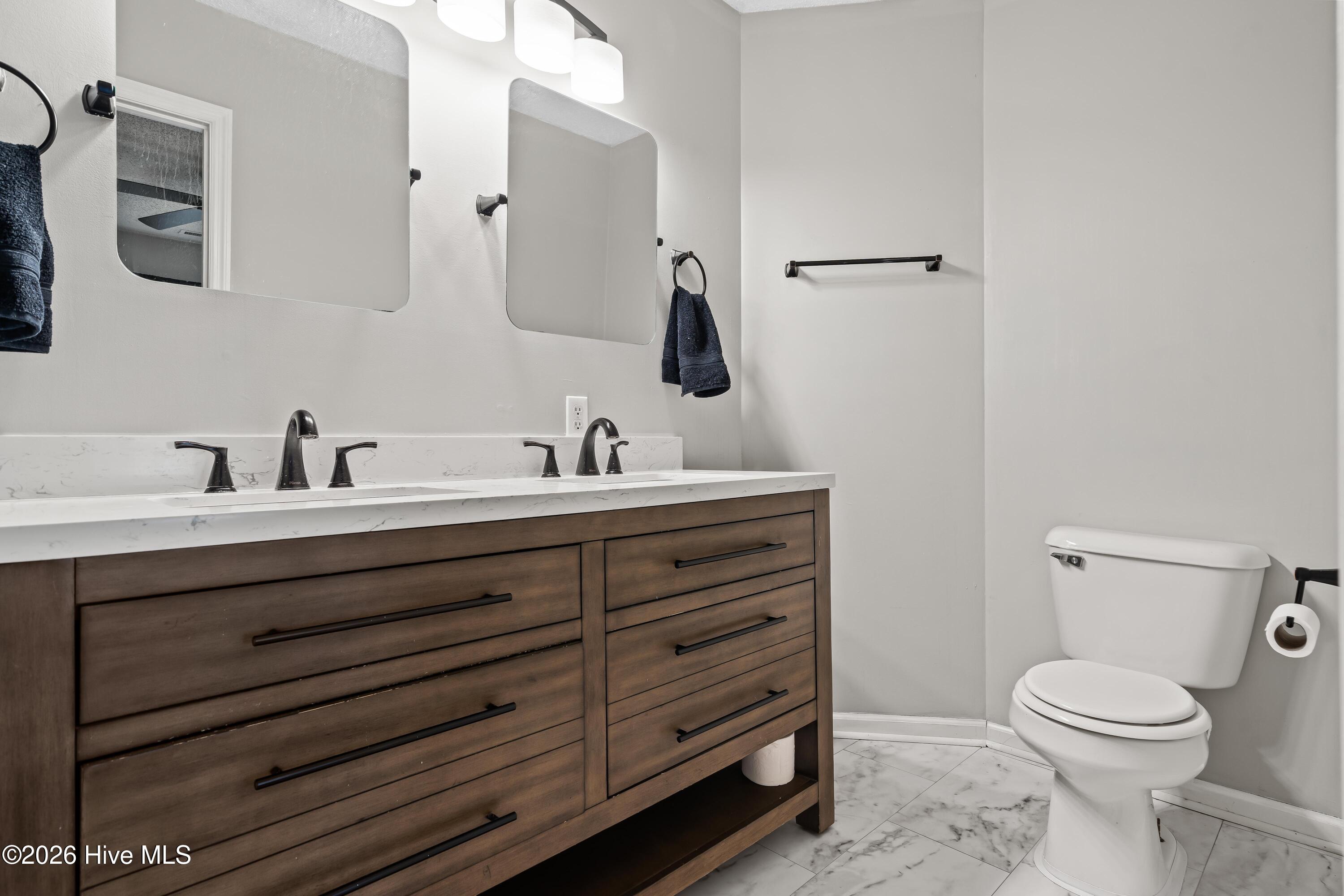 100548463 | Photo 21