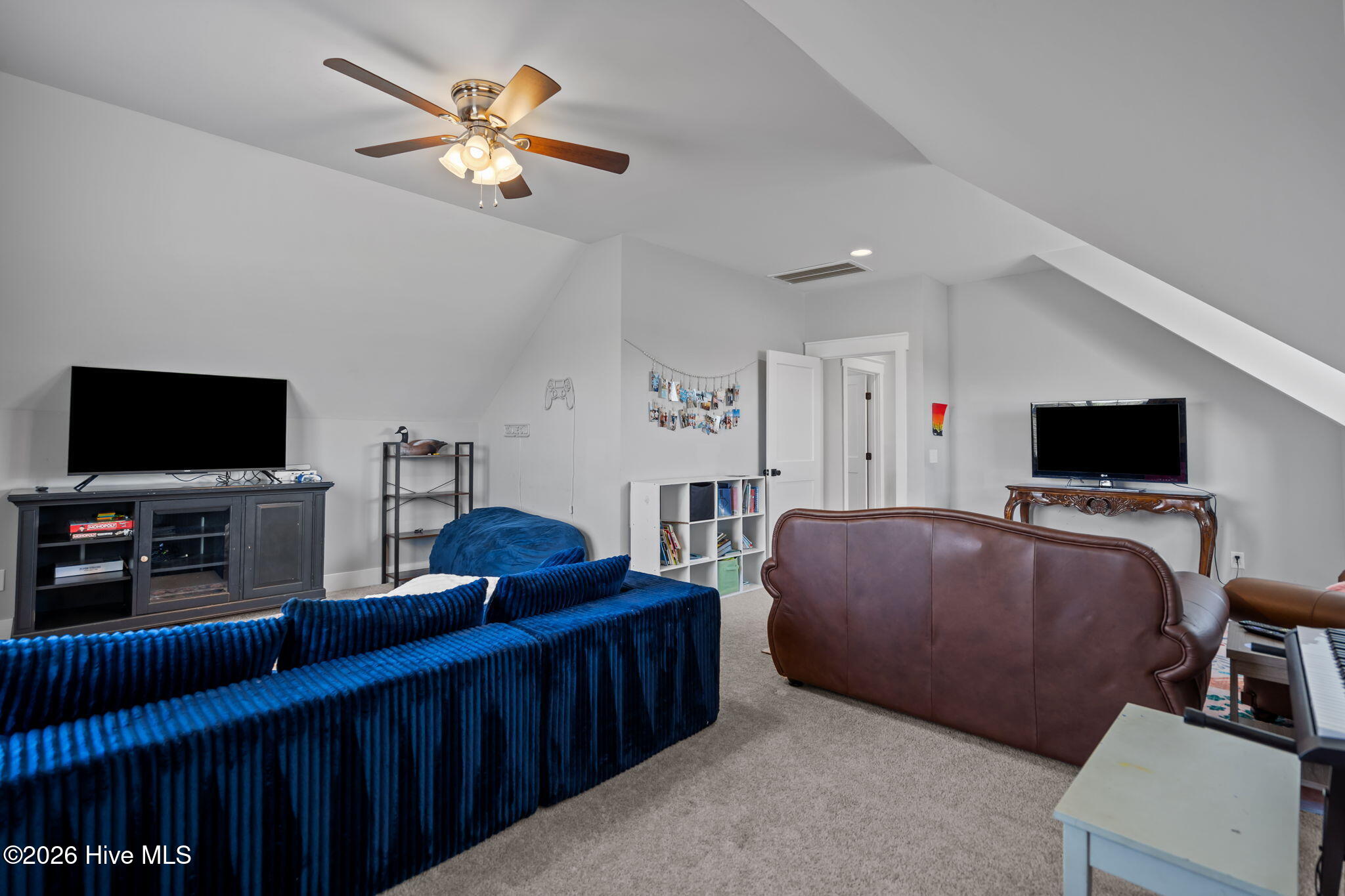 100563591 | Photo 42