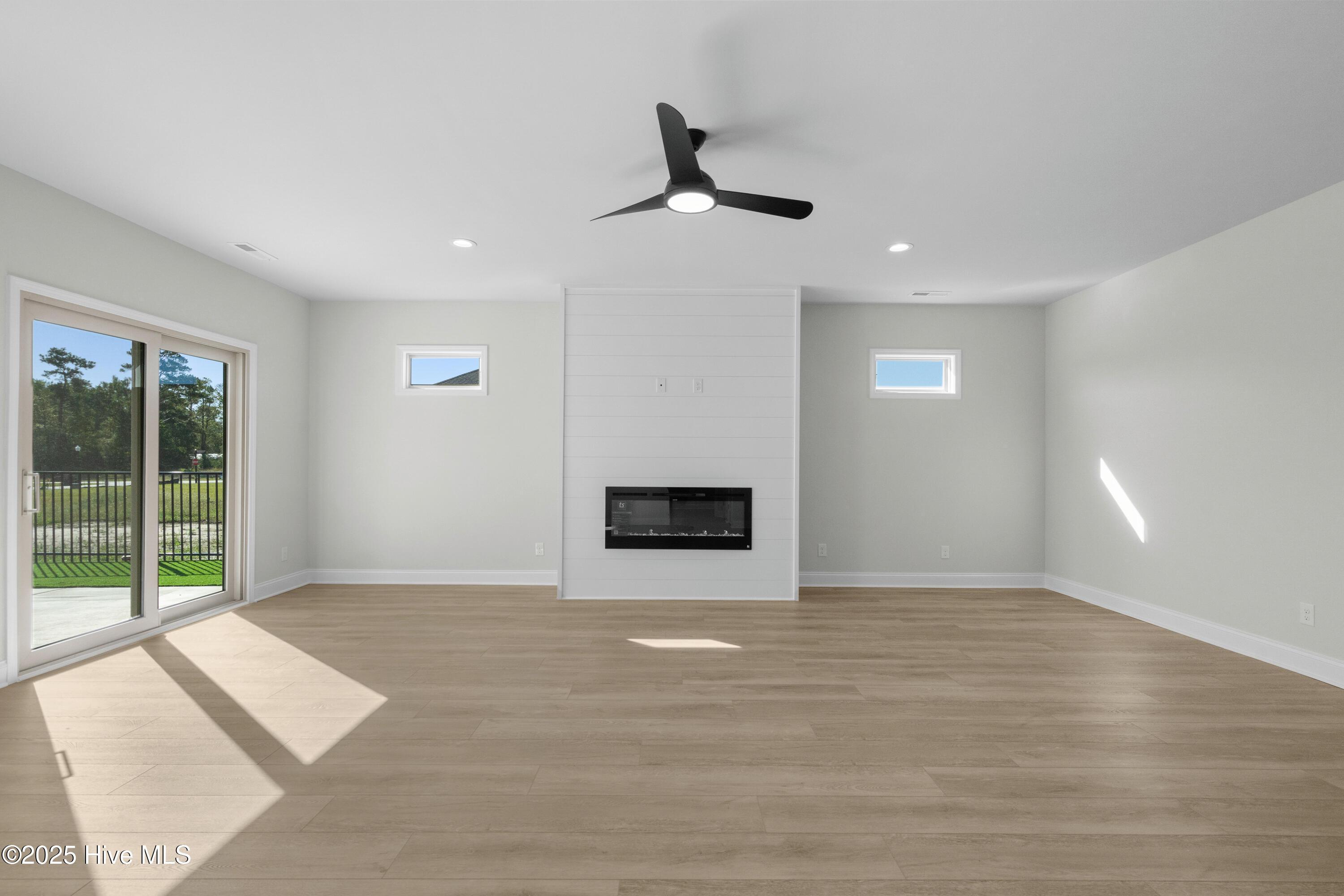 100487215 | Photo 11