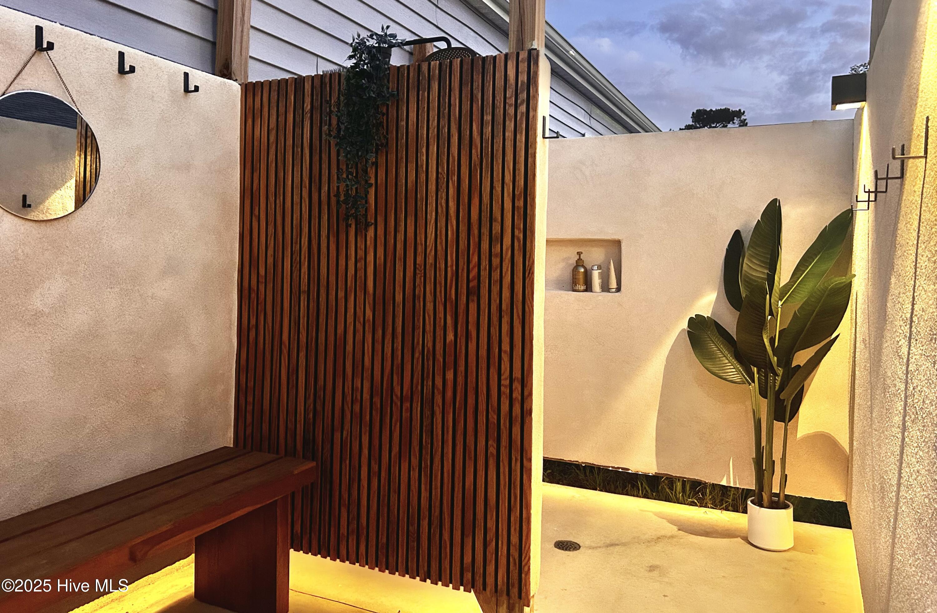 100535105 | Photo 39