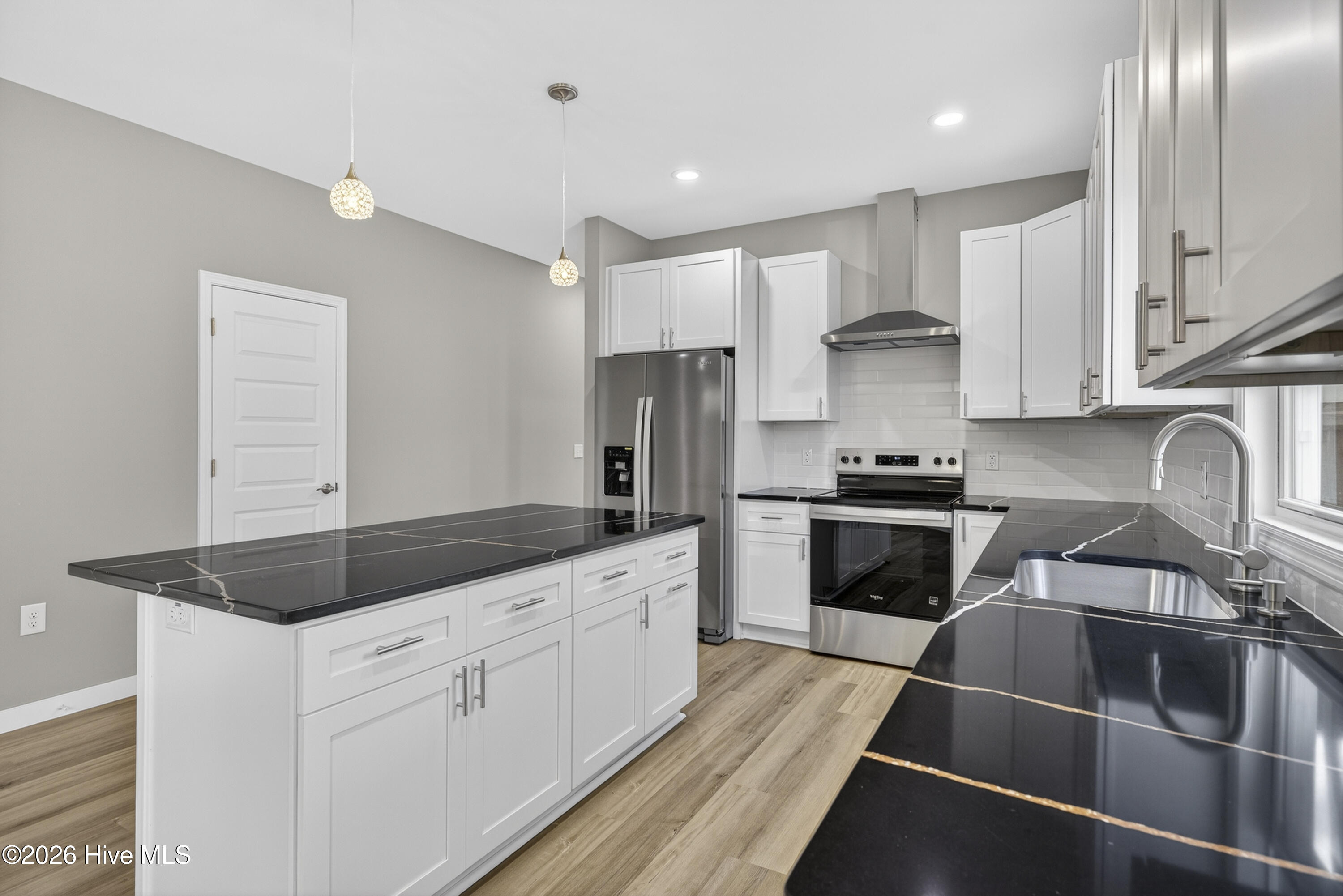 100548681 | Photo 13