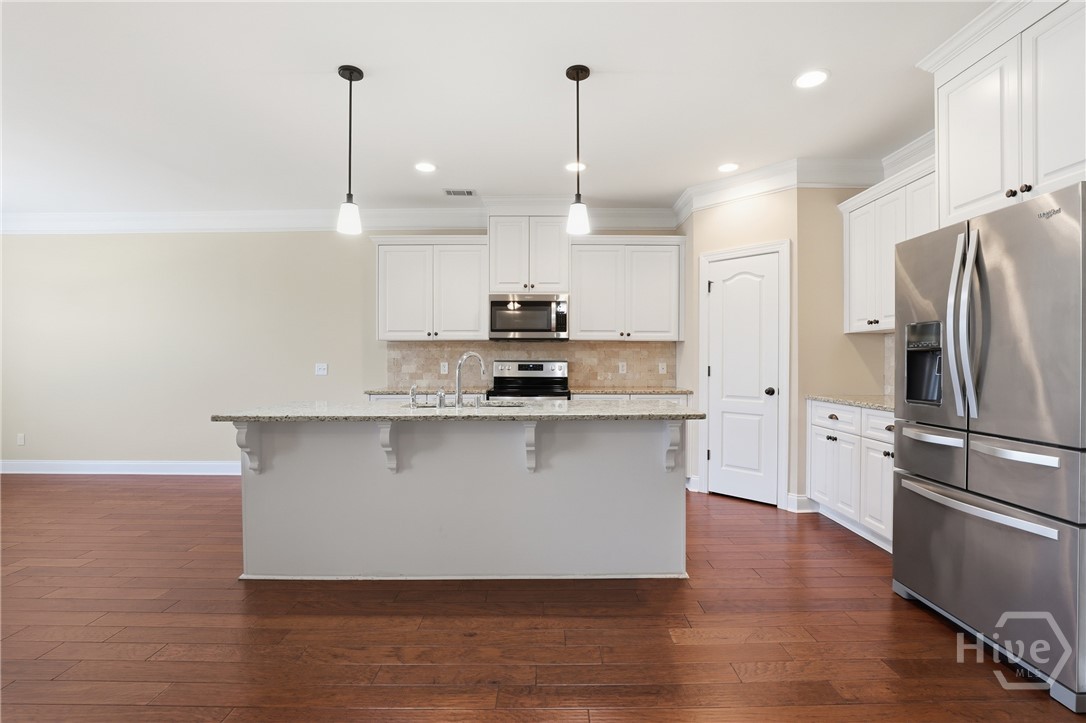 Stainless Steel Appliances (Not staged)