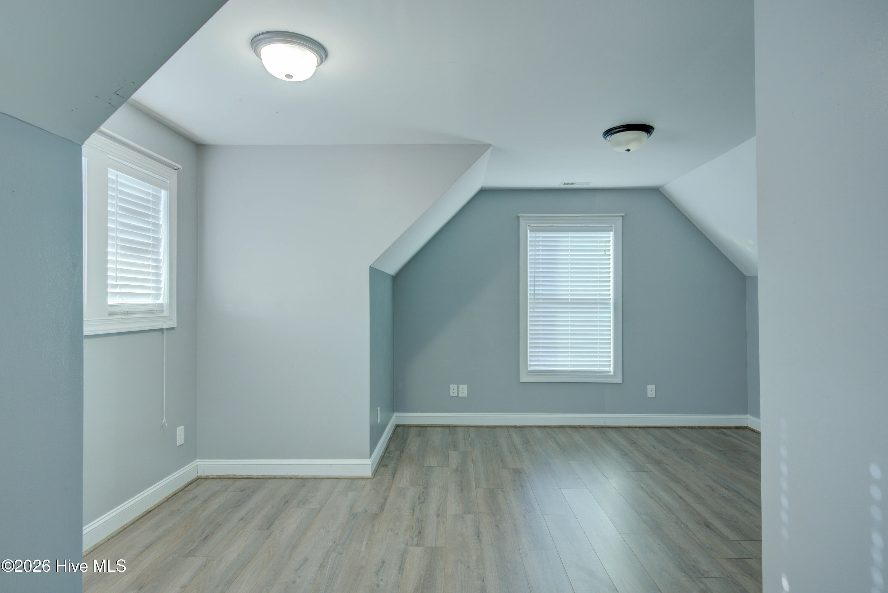 100561600 | Photo 15