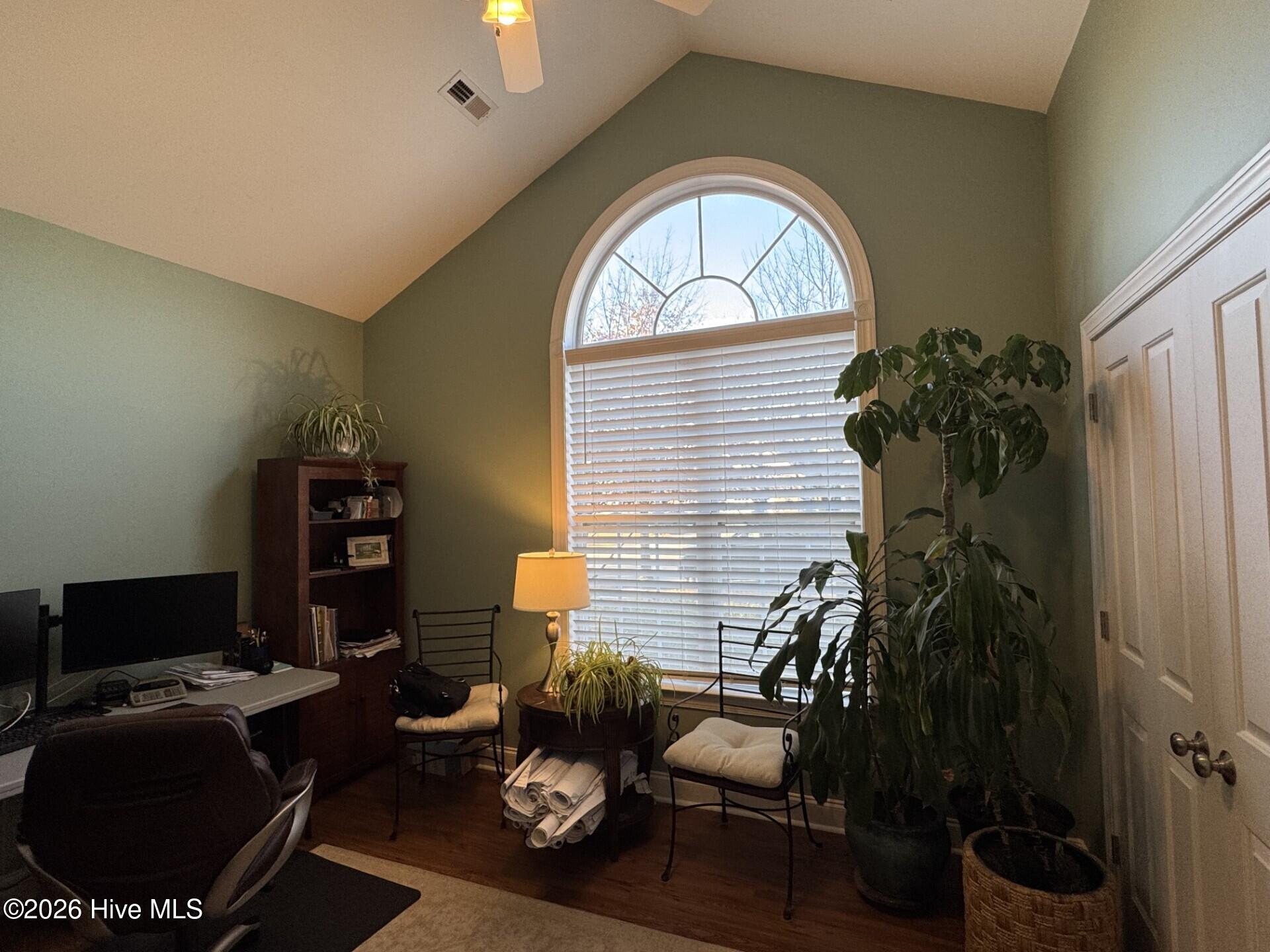 100551647 | Photo 13