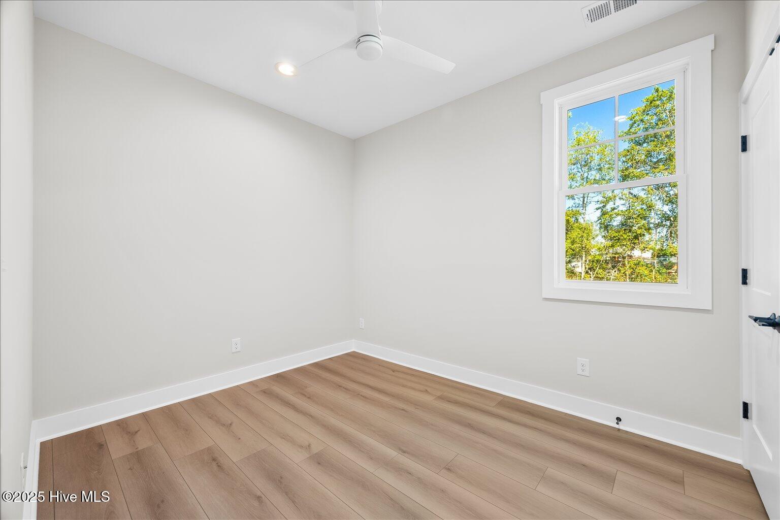 100537891 | Photo 14