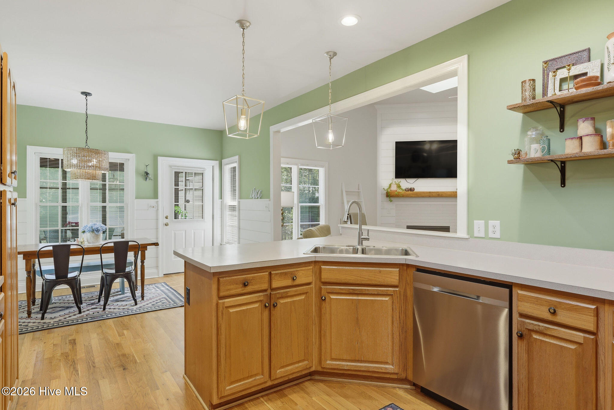 100565672 | Photo 20